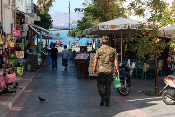 Elleve nordmenn pågrepet på ferieøy i Hellas