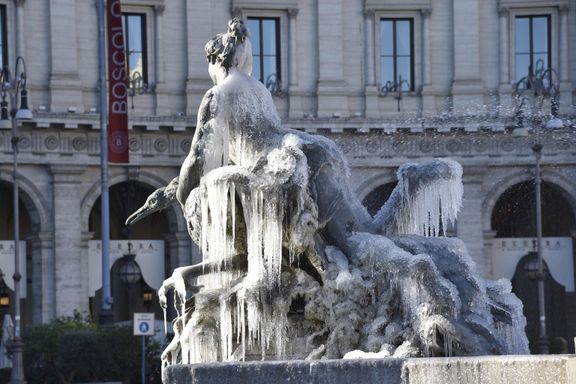 Minst 20 døde i kuldebølge i Europa