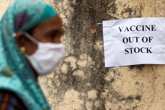 En kvart million er døde i India. Nå krangler de om vaksinedosene.