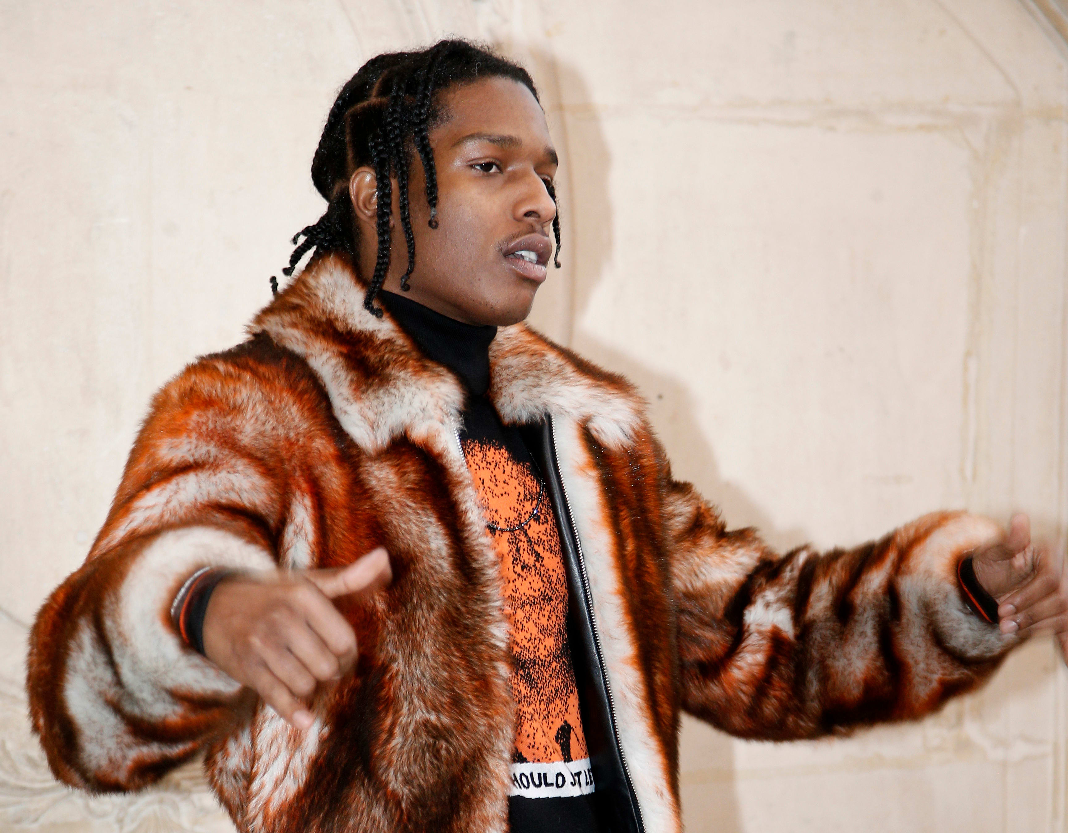 Rapper A$AP Rocky er blant stjernene som har gjort pelsen aktuell igjen. Denne uken ble han for øvrig frifunnet for å ha skutt mot en tidligere barndomsvenn. 