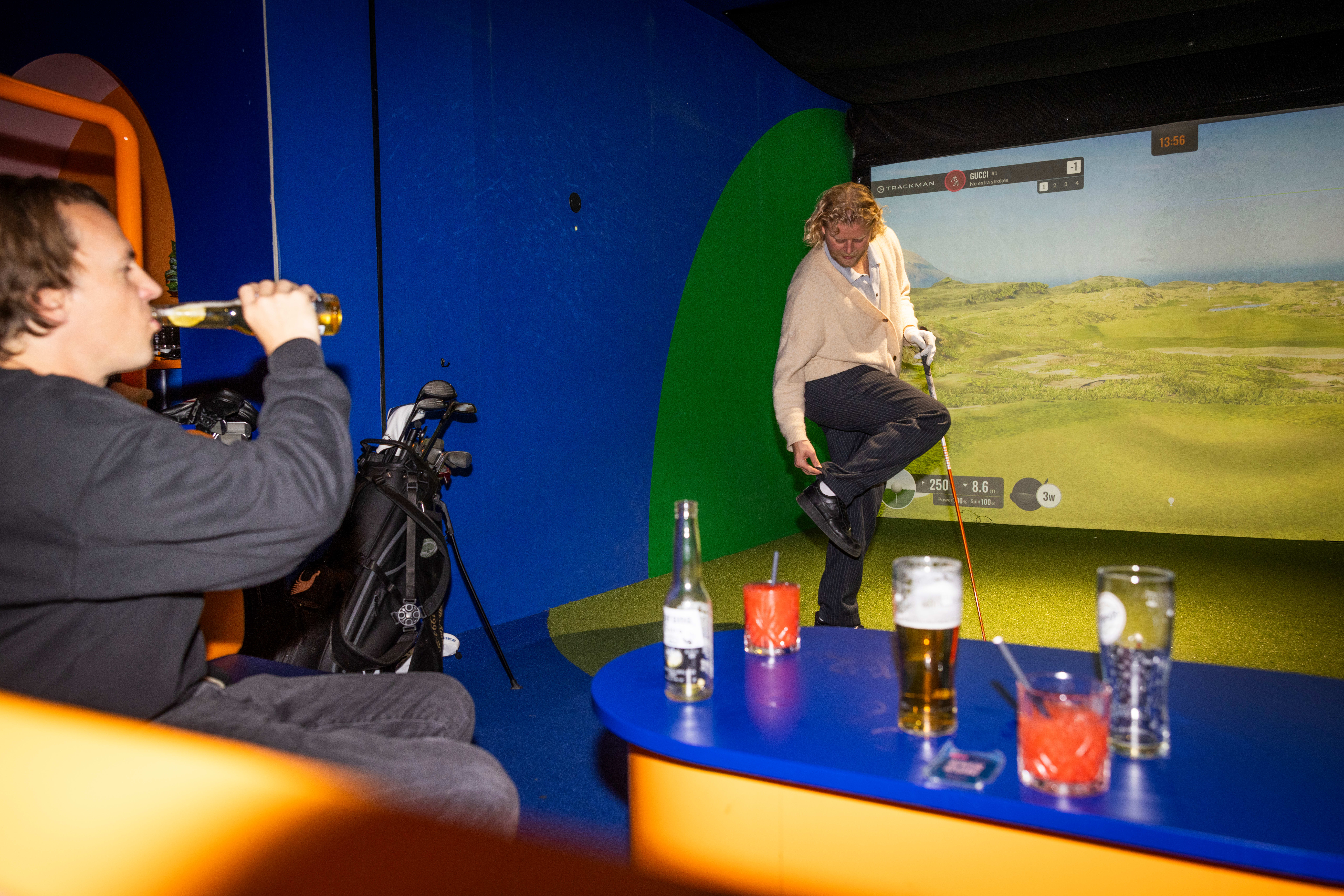 Nivået var skyhøyt på disse to golfspillerne – også på simulatoren.