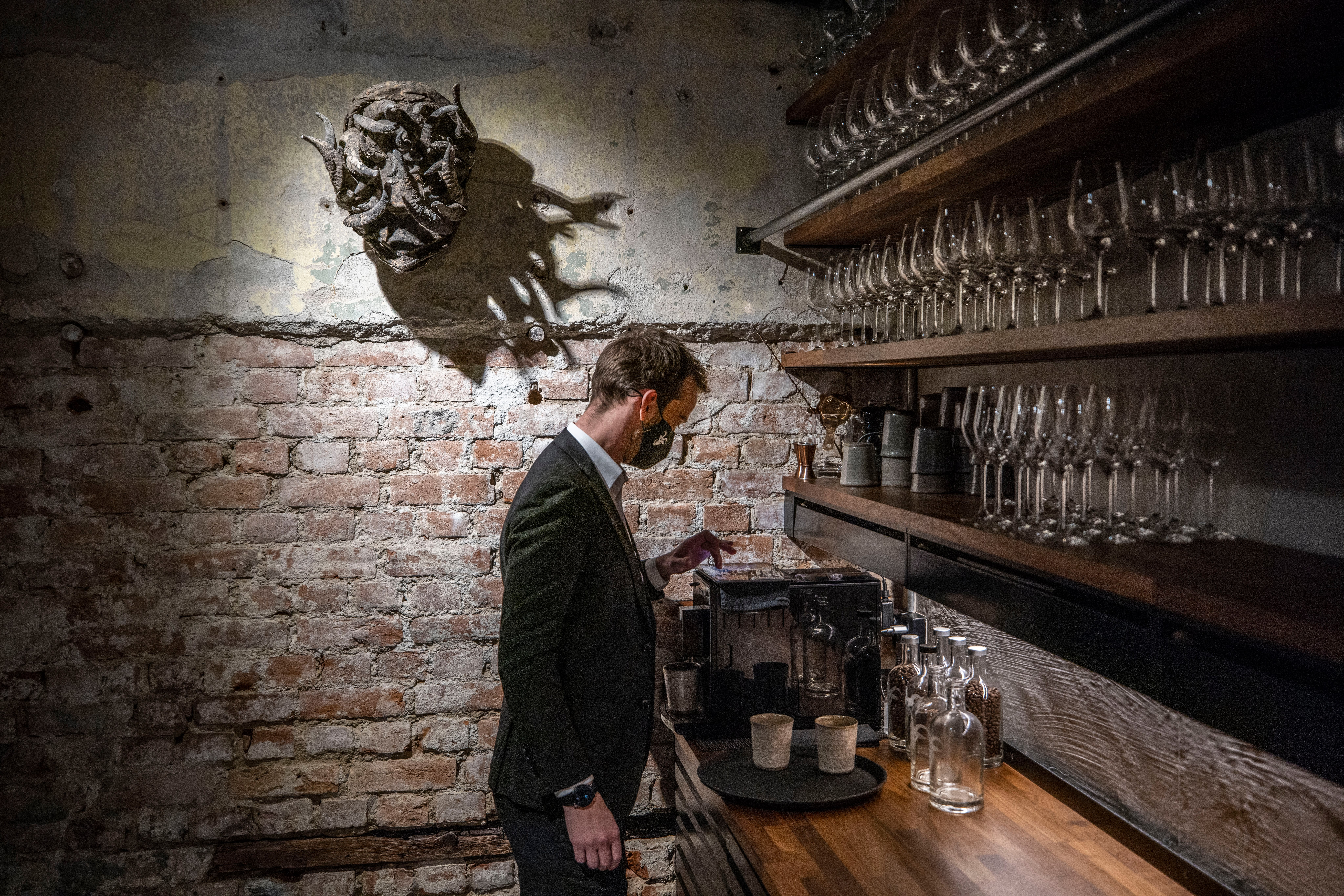 Her er nok vinglass til en lang kveld. 