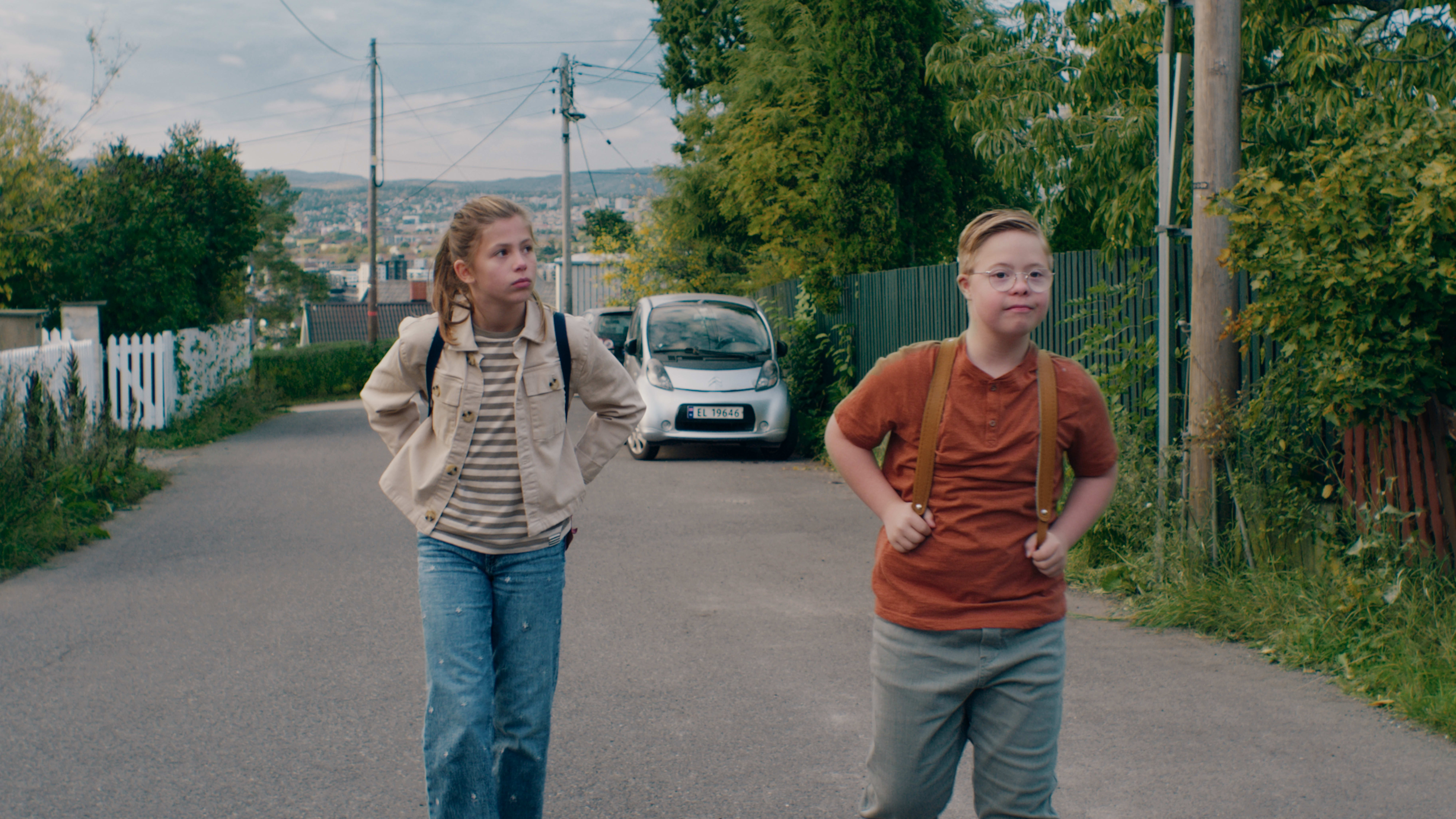 Både Lily Schmidt og Adrian Vestnes tilfører rollene en kompleksitet og integritet som løfter filmen.