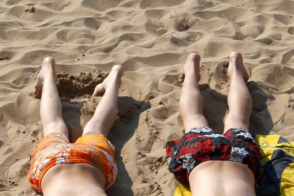 Er lykken å ligge langflat på en strand, eller kan det gjøre at man føler seg unyttig og pasifisert?