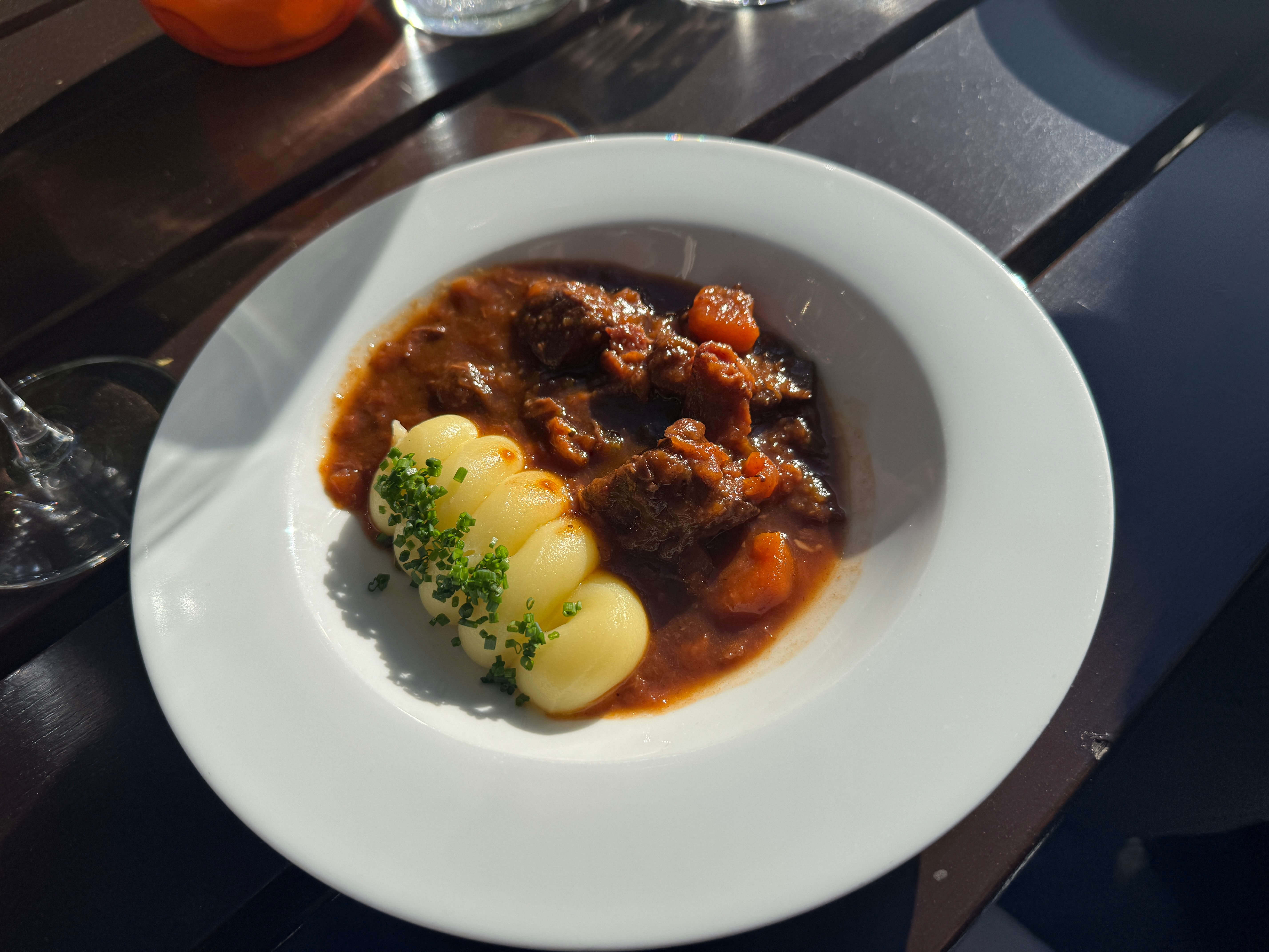 En enkel og liten kjøttgryte ble en litt kjedelig hovedrett.