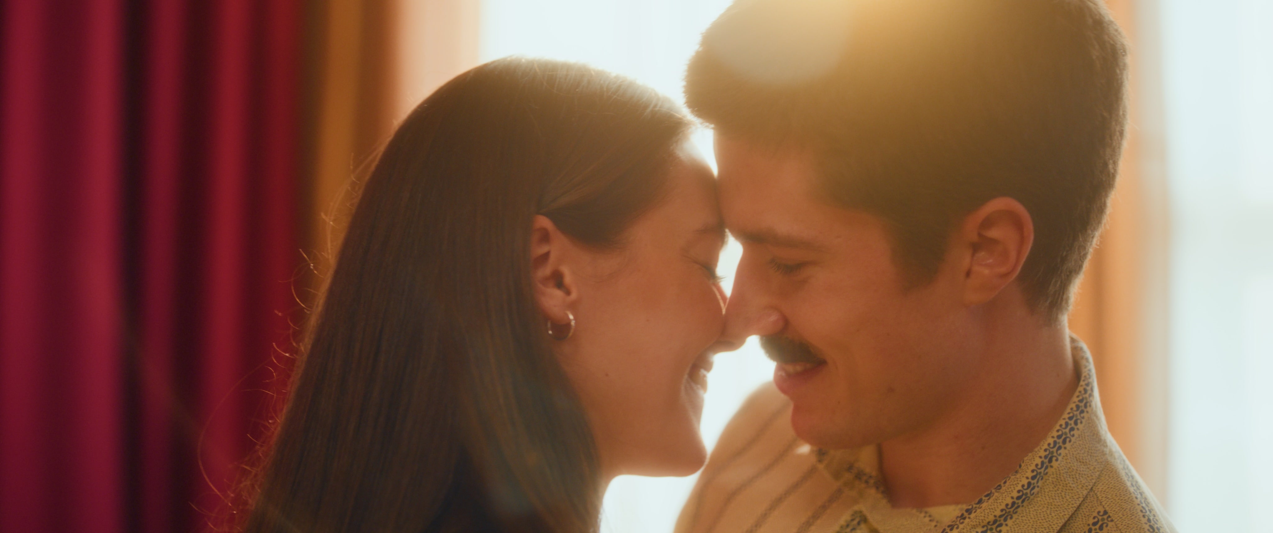 Elpida Stojcevska og Jakob Fort spiller Vilmas foreldre som unge. 