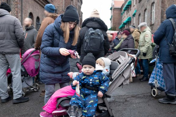 Gråt og fortvilelse i matkøen. Ukrainske flyktningene sliter med norske priser.