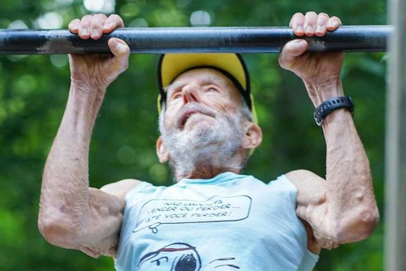 100-åringen løper 24 km og padler 28 km hver uke. Dette er hemmeligheten, ifølge ham selv.