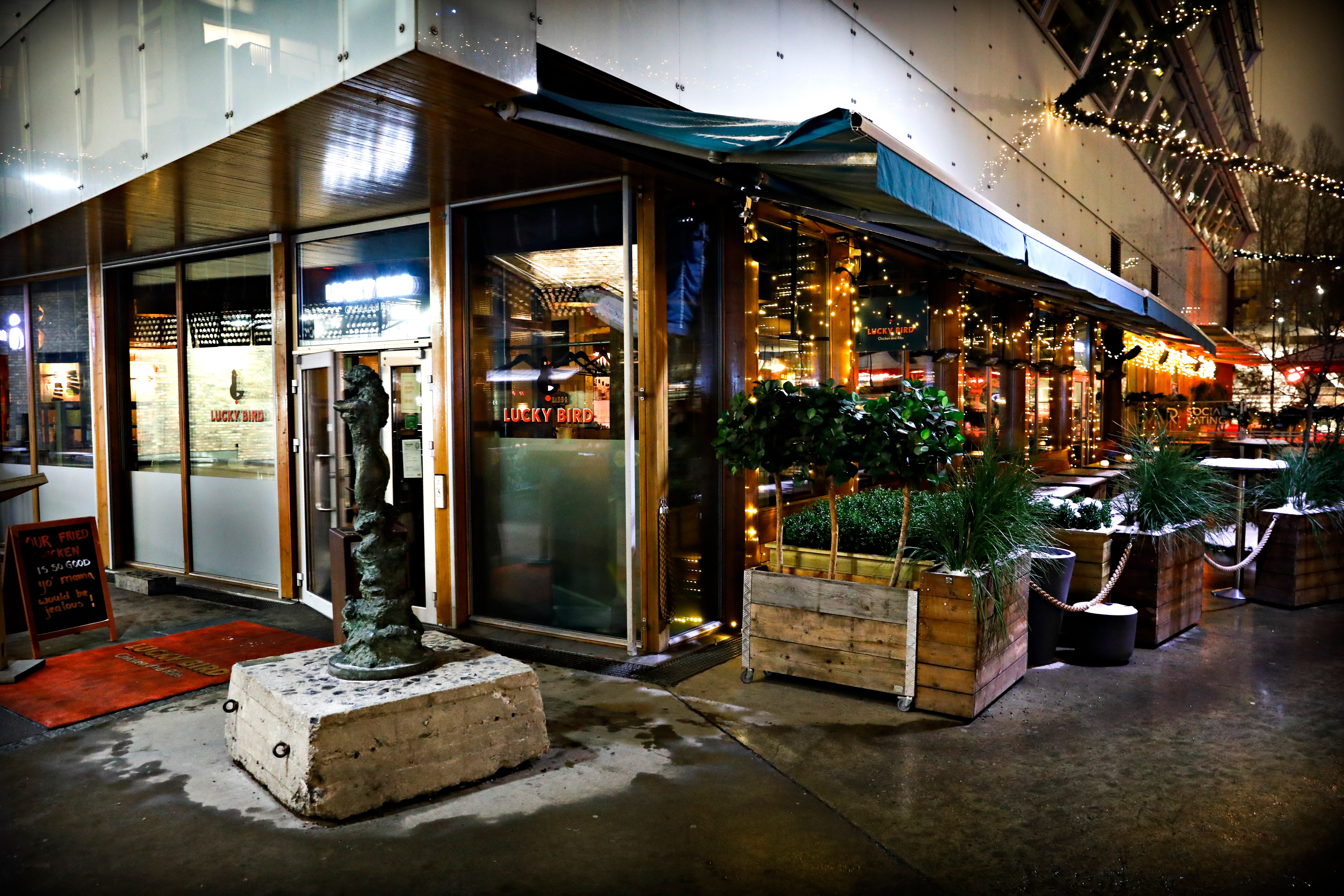 Lucky Bird ligger like ved Mathallen på Vulkan-området. 