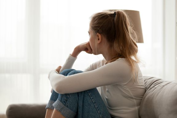 Hva er sammenhengen mellom seksuell trakassering og depressive symptomer blant ungdom?