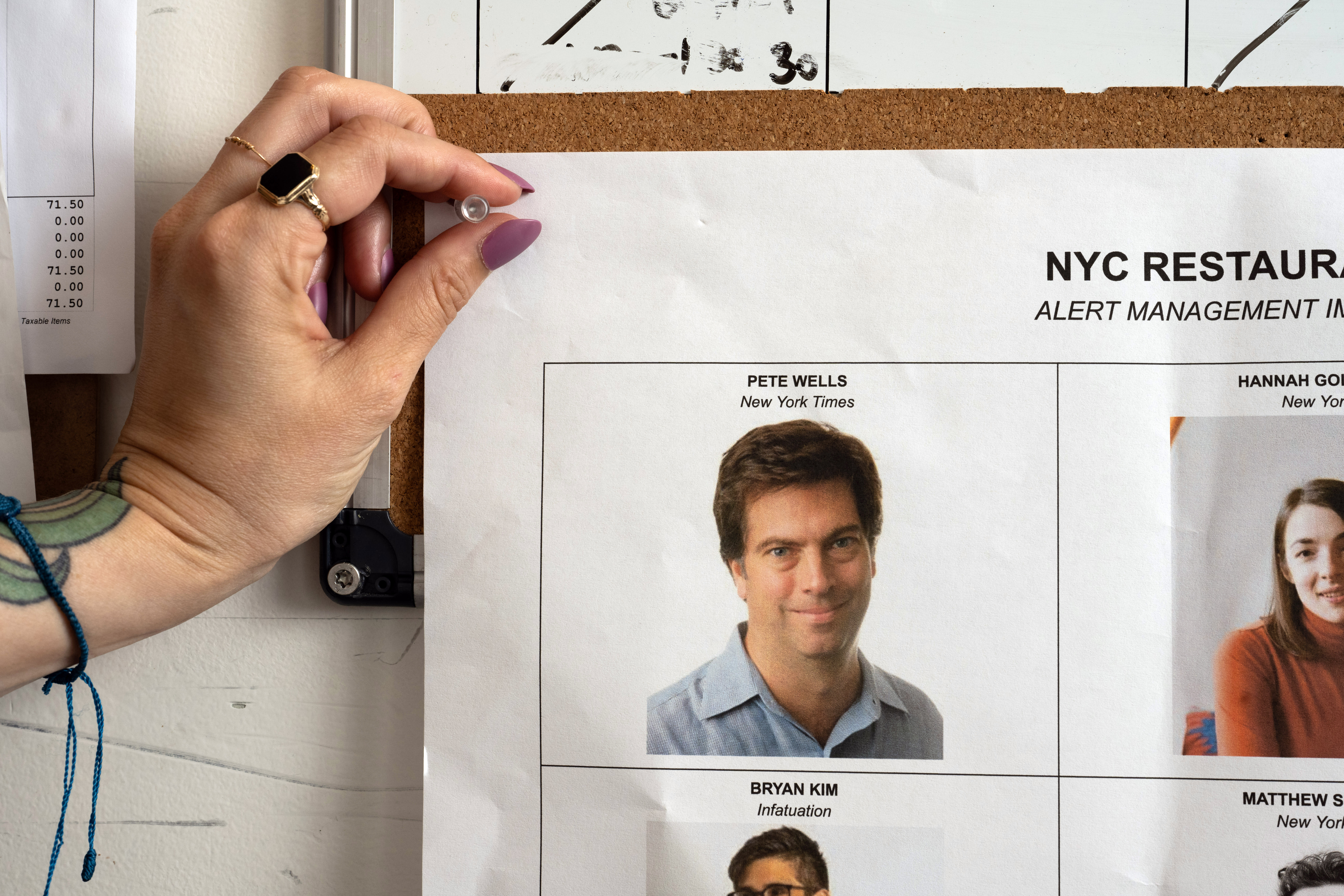 Da Pete Wells var anmelder, hang det bilde av ham på mange restaurantkjøkken i New York. «Gi straks beskjed til sjefen hvis sett», var den stående ordren til de ansatte.