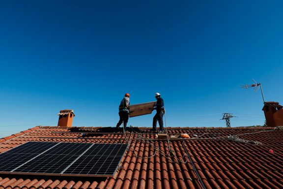 Skyhøye strømpriser gjør at flere satser på solenergi: – En revolusjon