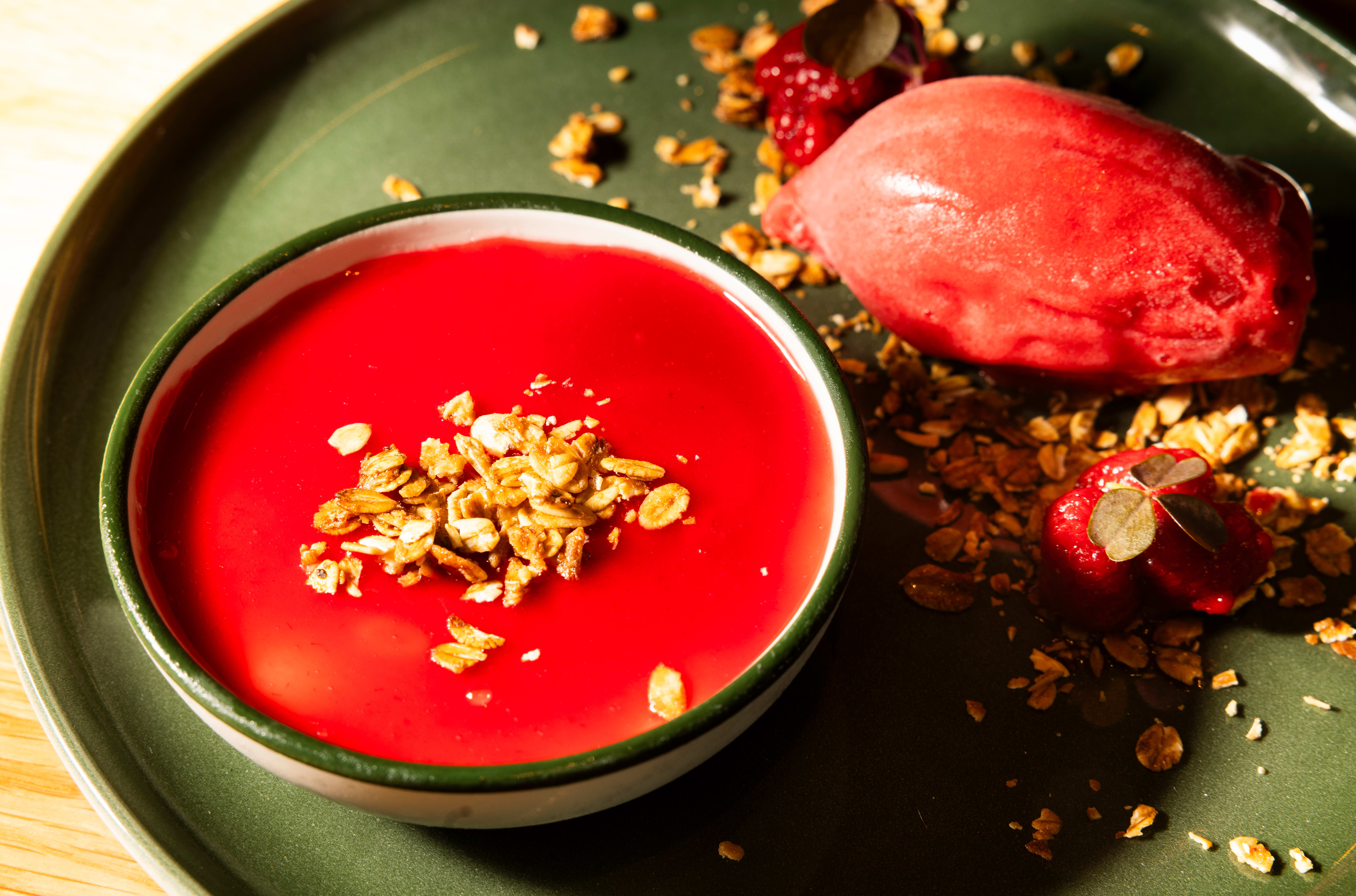 Tjukkmelkspuddingen er frisk og god. 