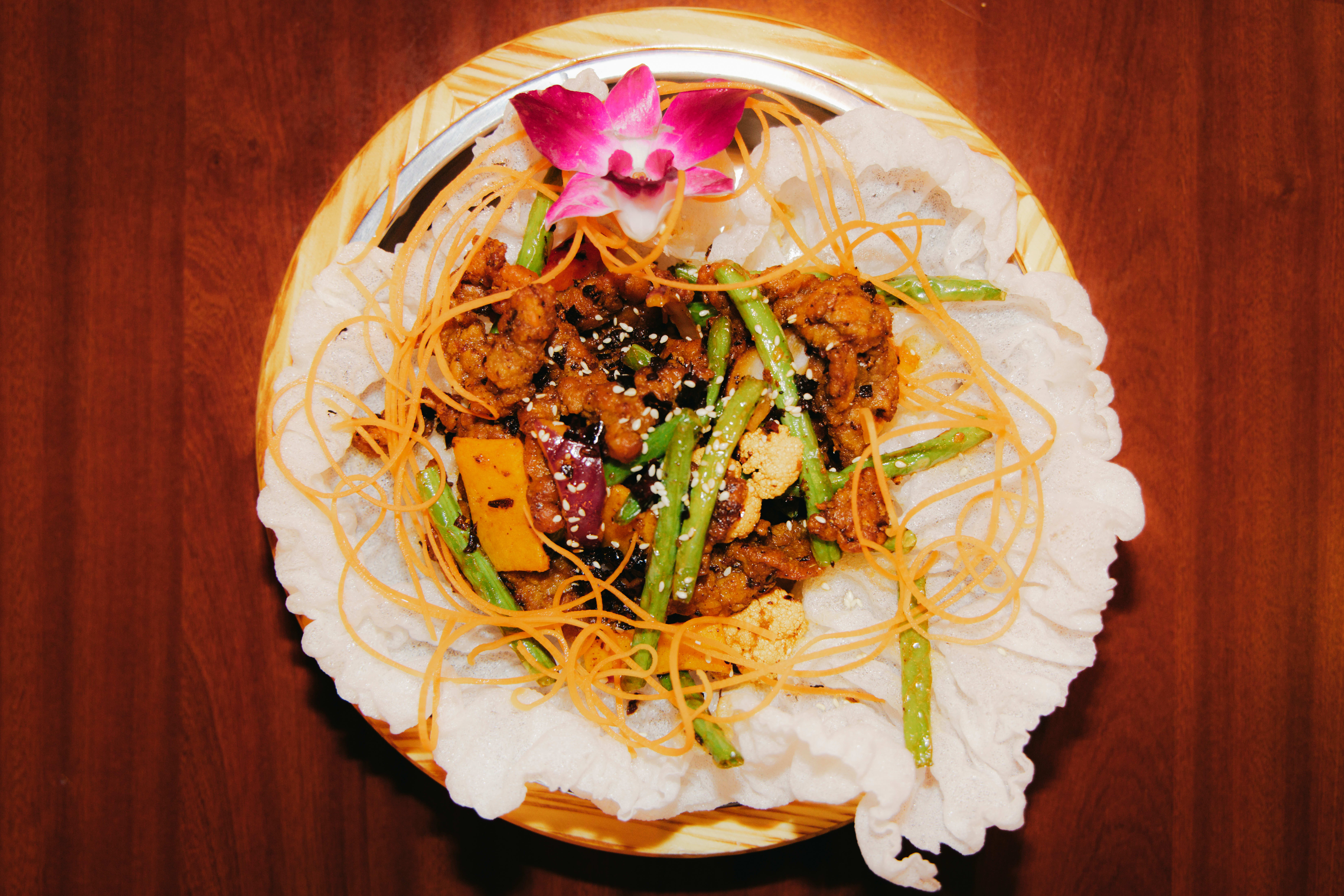 Lite smak og svakt levert fra kjøkkenet. 