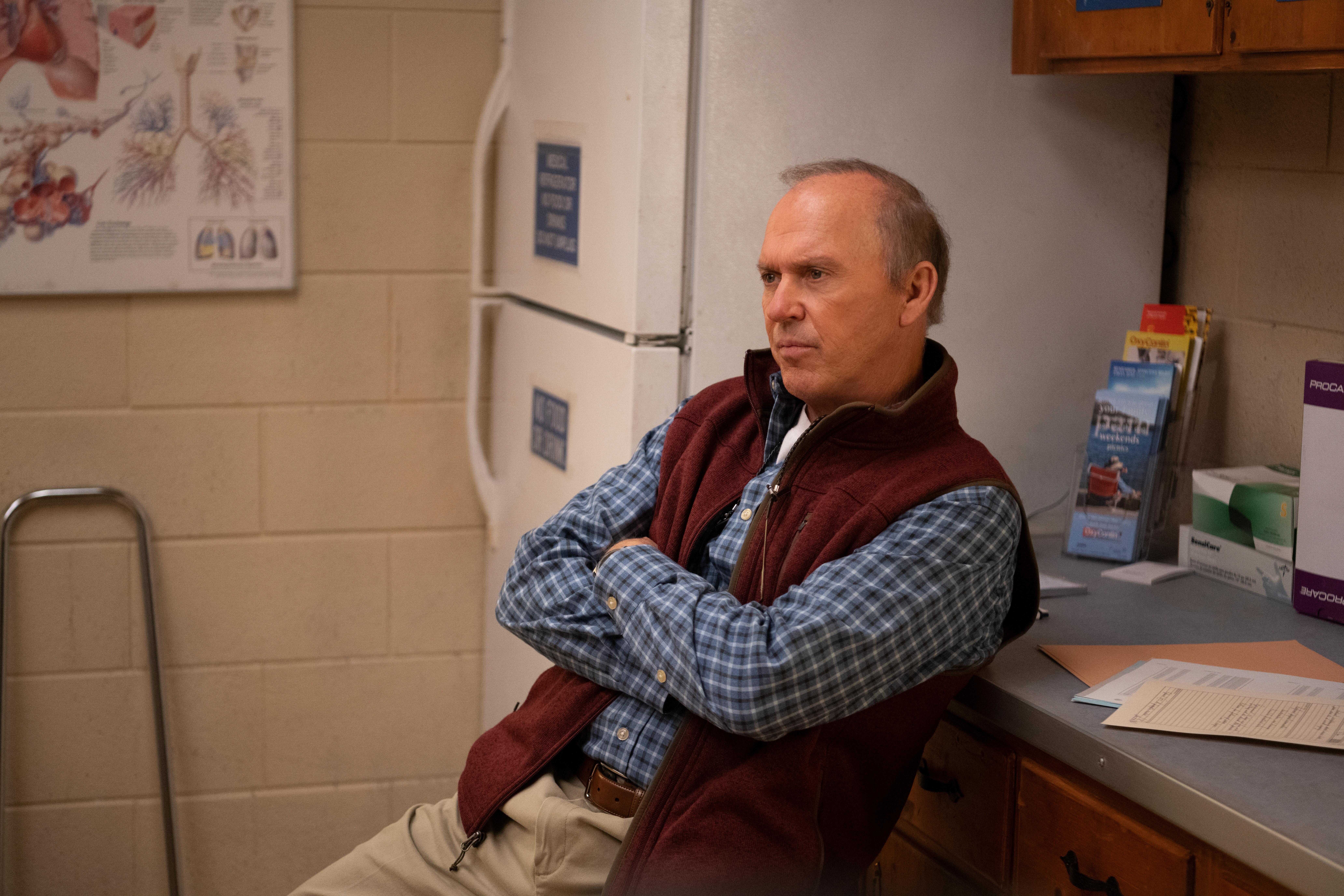 Michael Keaton spiller samvittighetsfull Virginia-lege i serien «Dopesick».