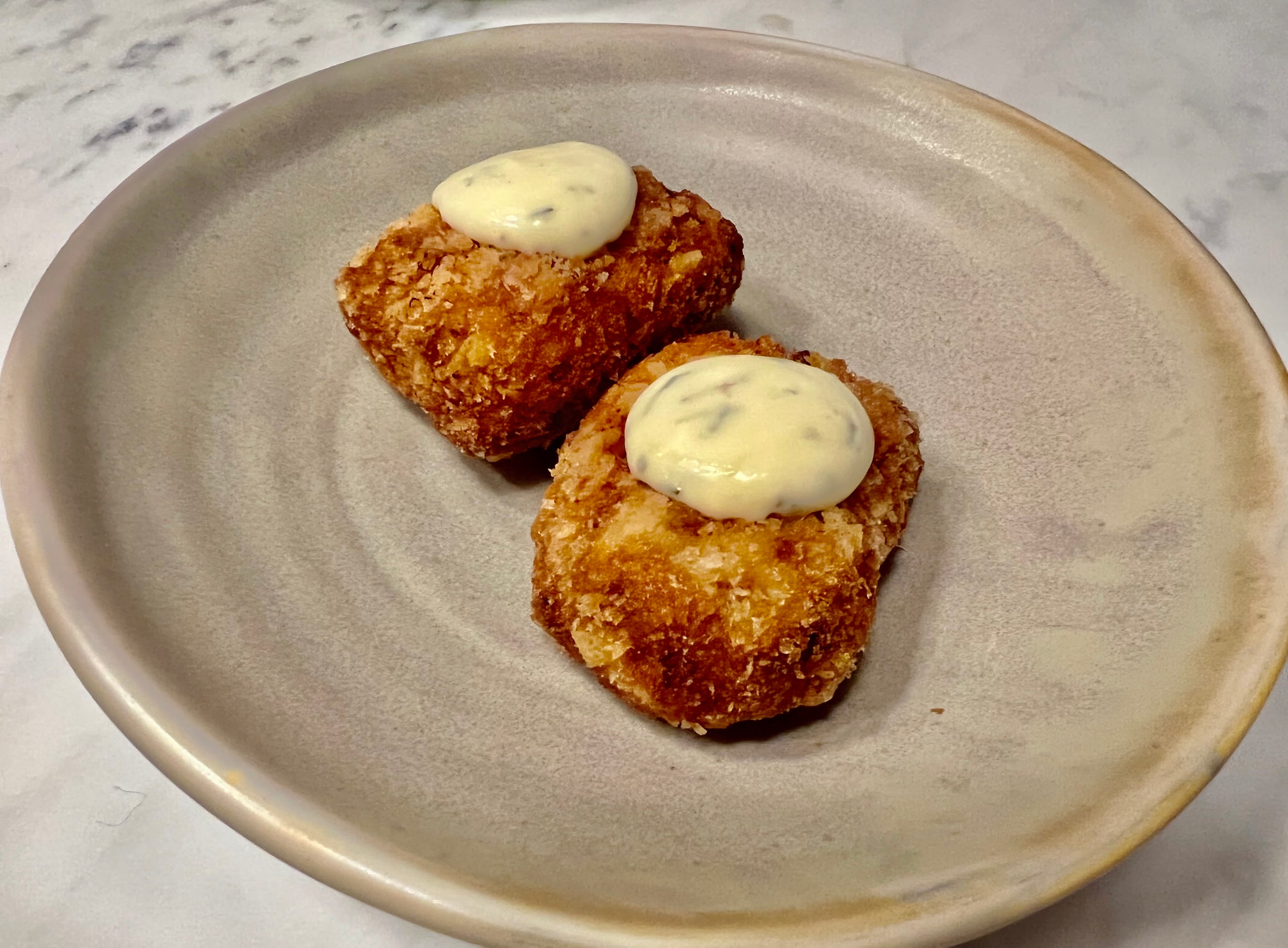 Saftig kylling med syrlig majones på toppen. 