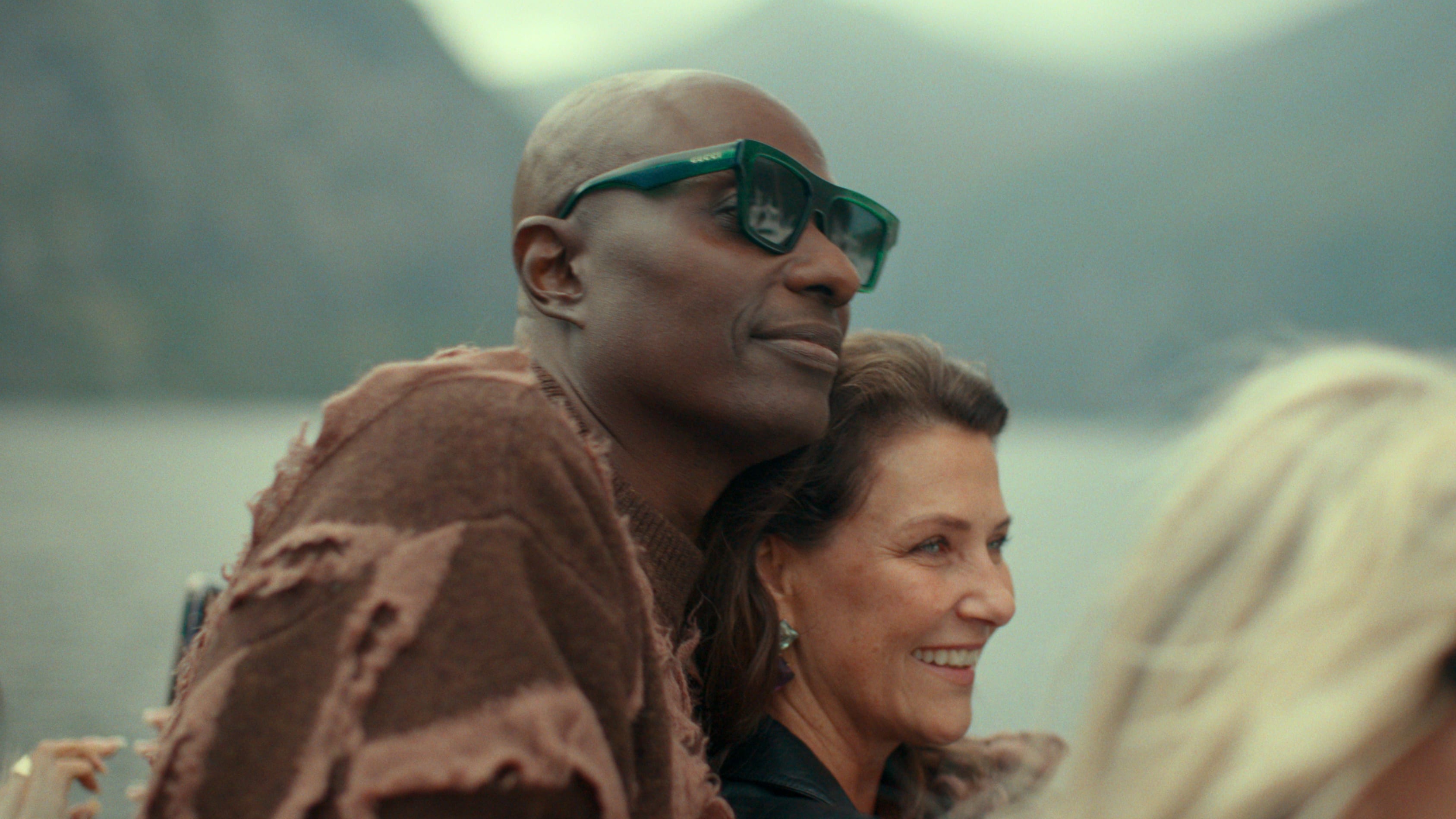 Bryllupsfølget på fjordcruice. TV-bildene fra Geiranger er god norgesreklame, mener Aftenpostens anmelder. 