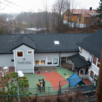  Fortsatt kritisk for ettåring etter ulykke i barnehage i Bergen 
