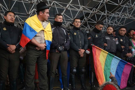 Demonstranter holdt ti politifolk som gisler i Ecuador