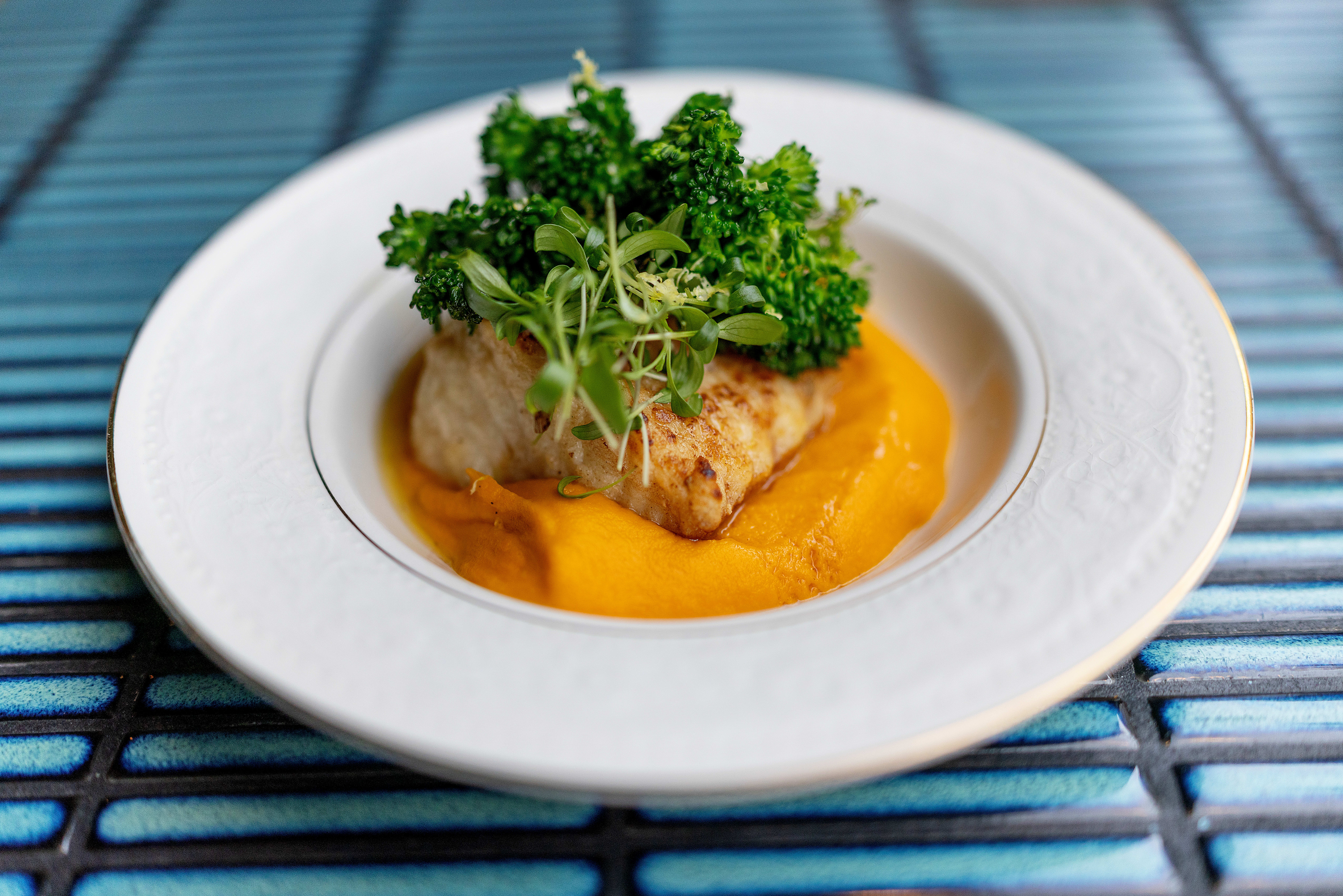 Fargerikt og godt med torsk, gulrot og brokkolini. 