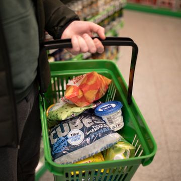 NHH-studie: Dette skjer i matbutikken når kundene blir fattigere
