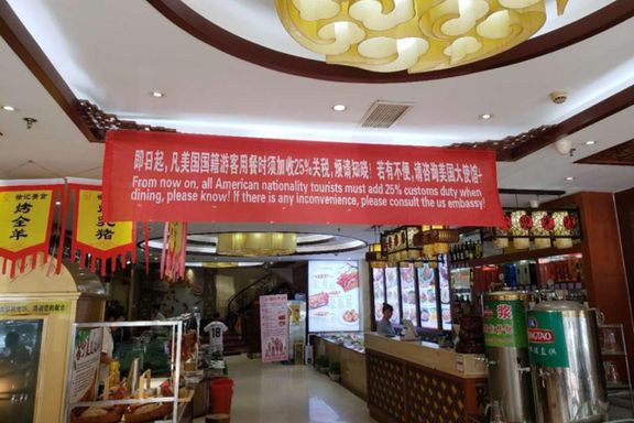 På denne restauranten i Kina må amerikanere betale 25 prosent ekstra