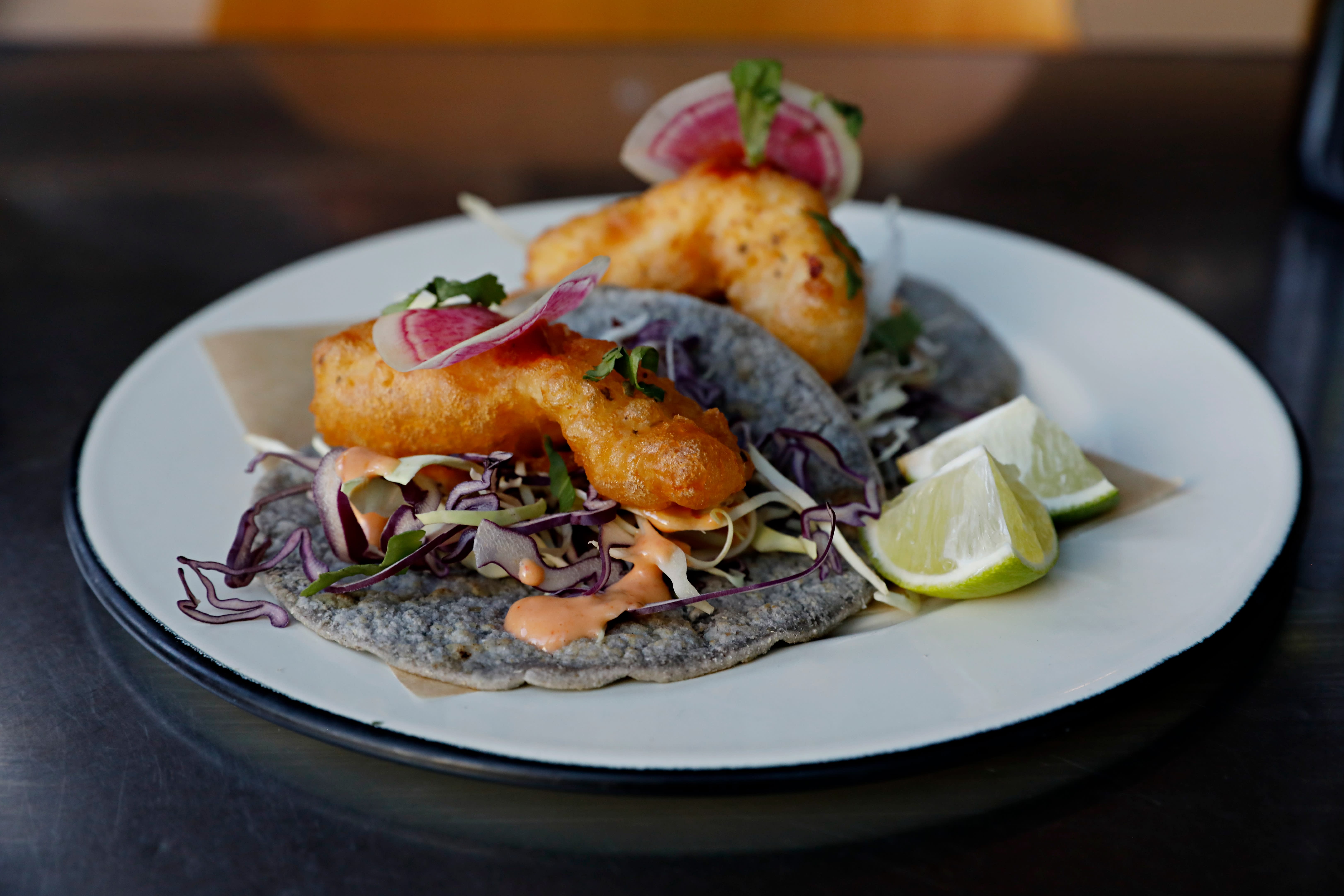 Baja Fish Taco på nybakt tortilla er en godbit.