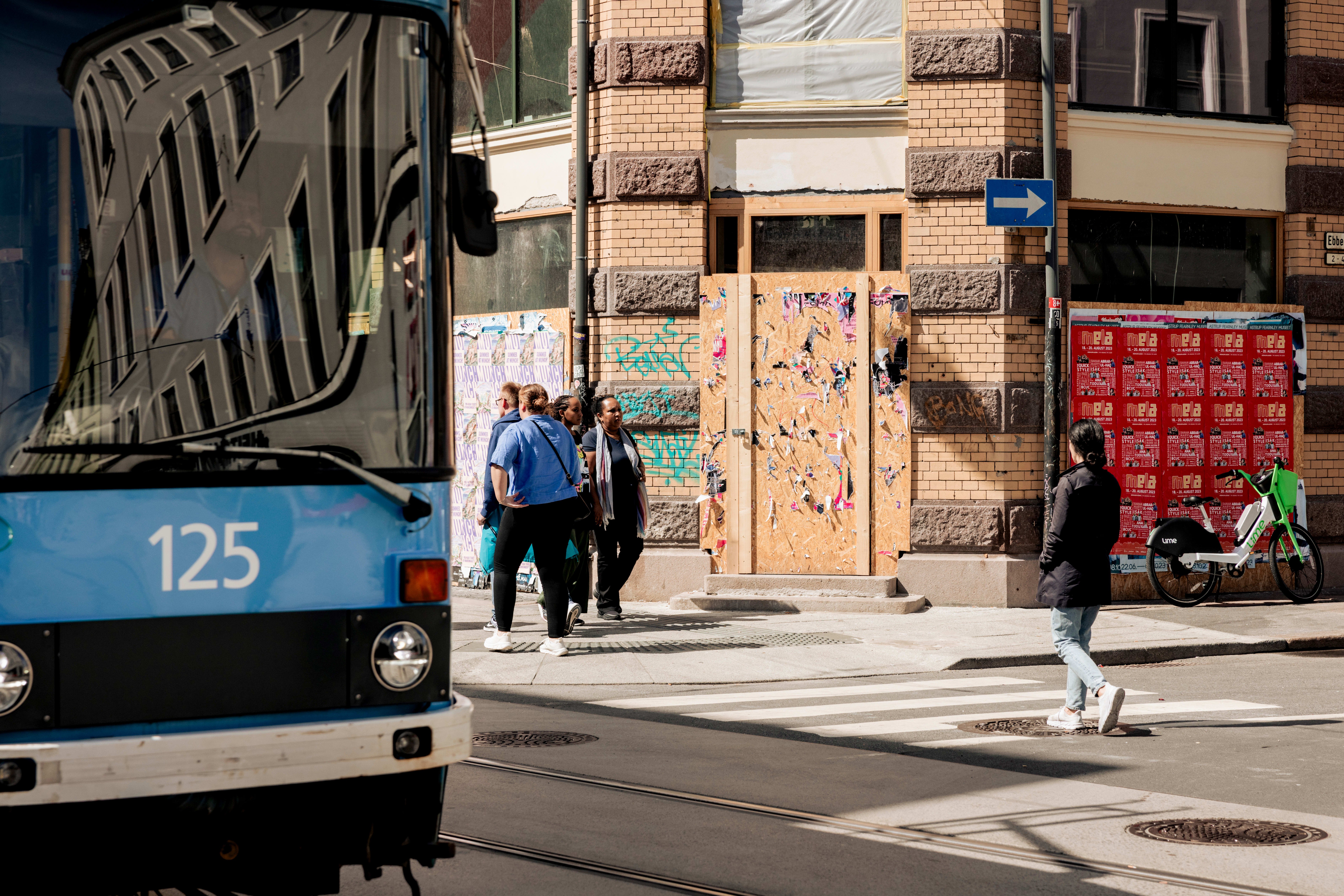Denne litt røffe fasaden skjuler det som snart blir døren inn til skjenkestuen Kafé Republik.