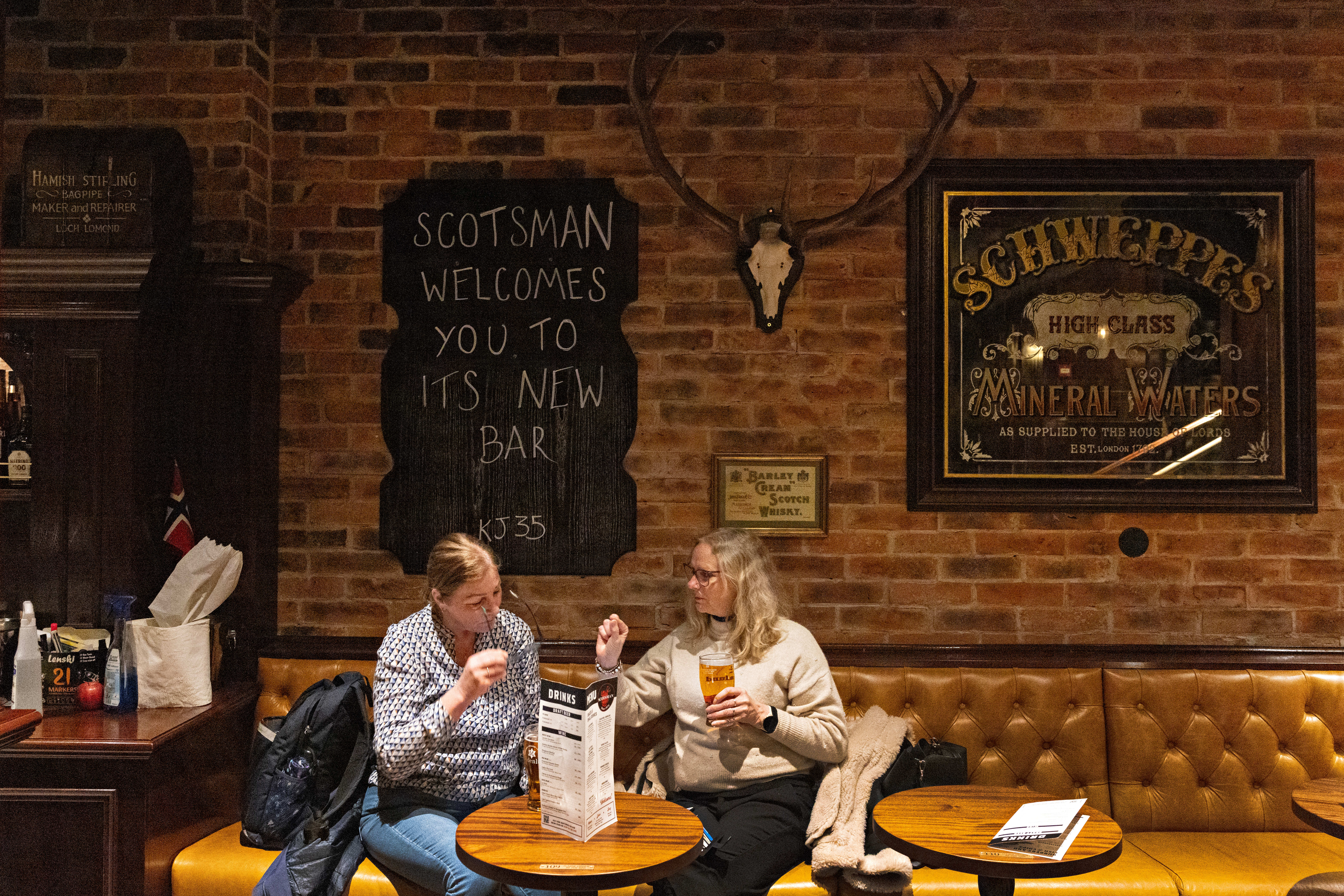 Brunt og hyggelig hos Scotsman.