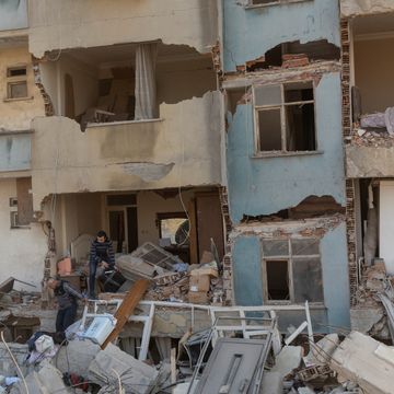 Nytt jordskjelv: Folk skal være fanget i ruinene
