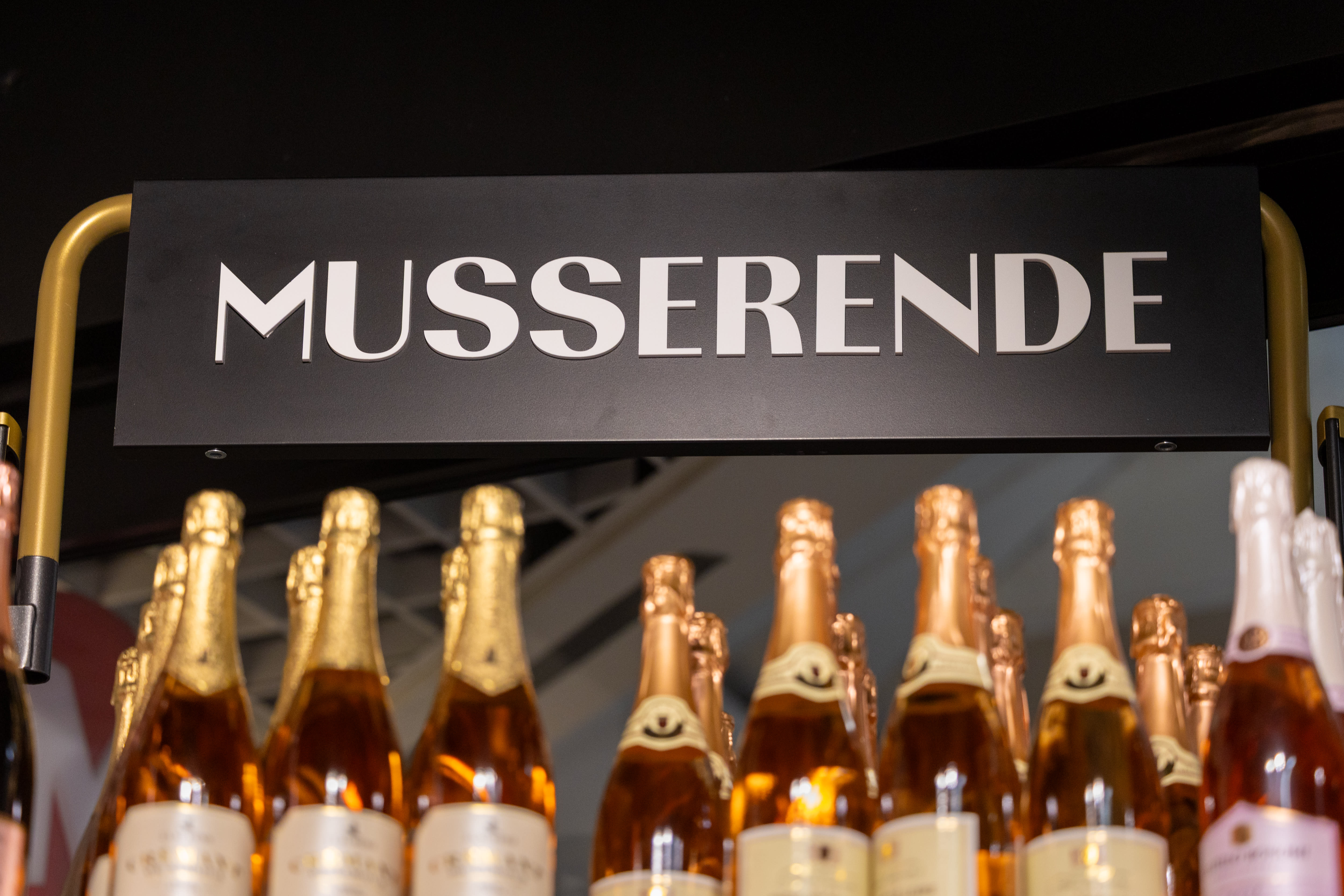 Stopper salget av én champagne etter juks-avsløring