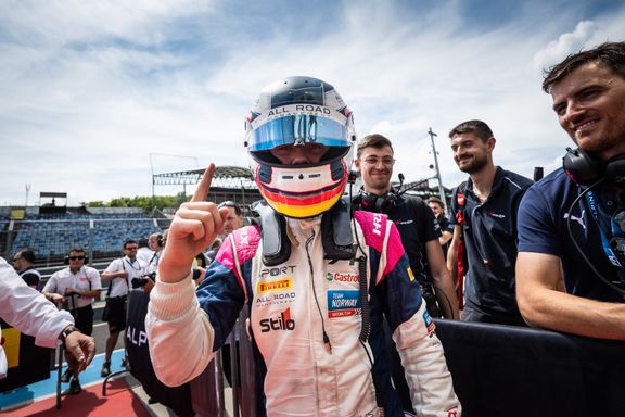 Norsk 17-åring med dobbel Formel-triumf