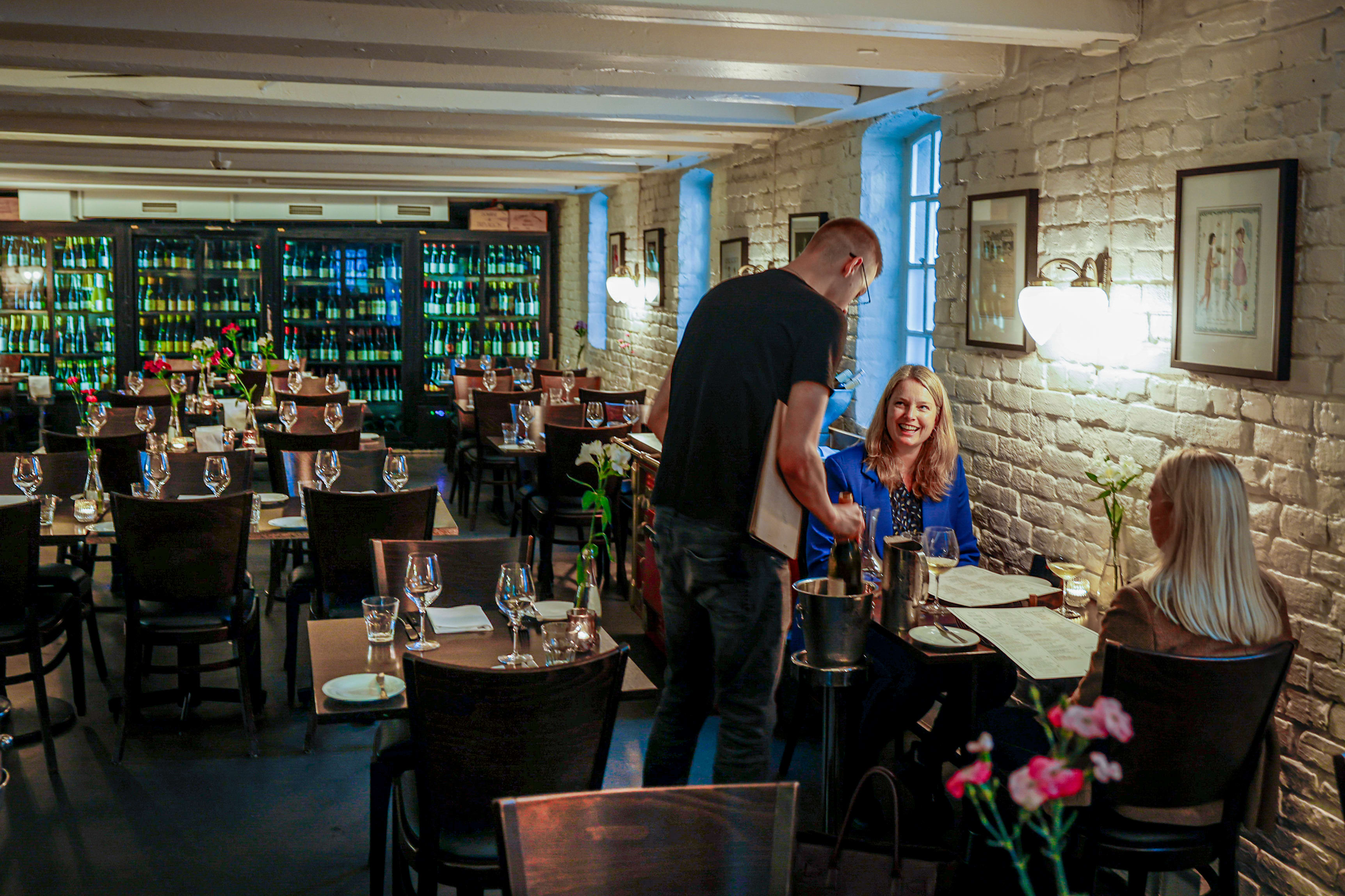 God service og masse vin å velge mellom. 