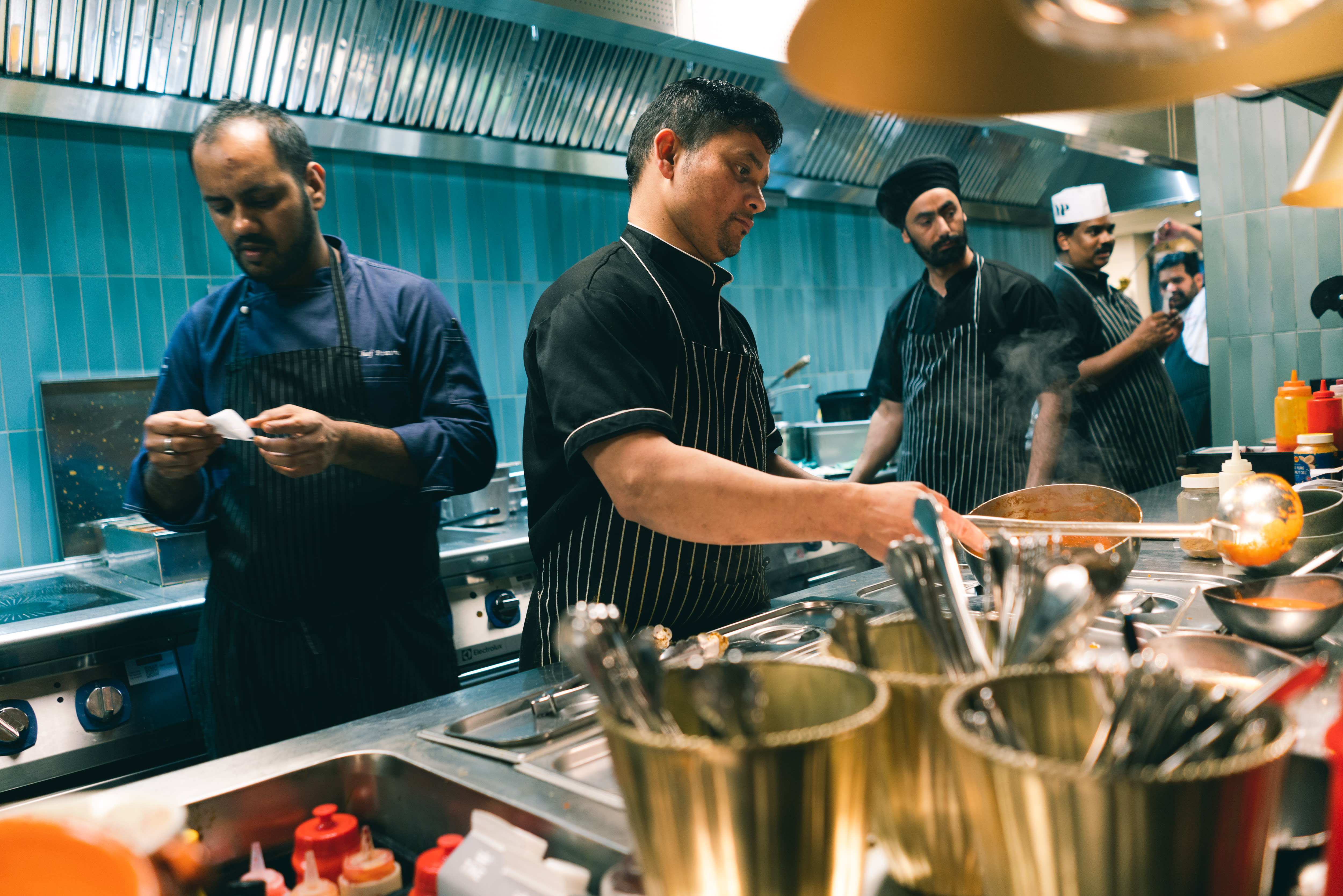 Full rulle på kjøkkenet. 