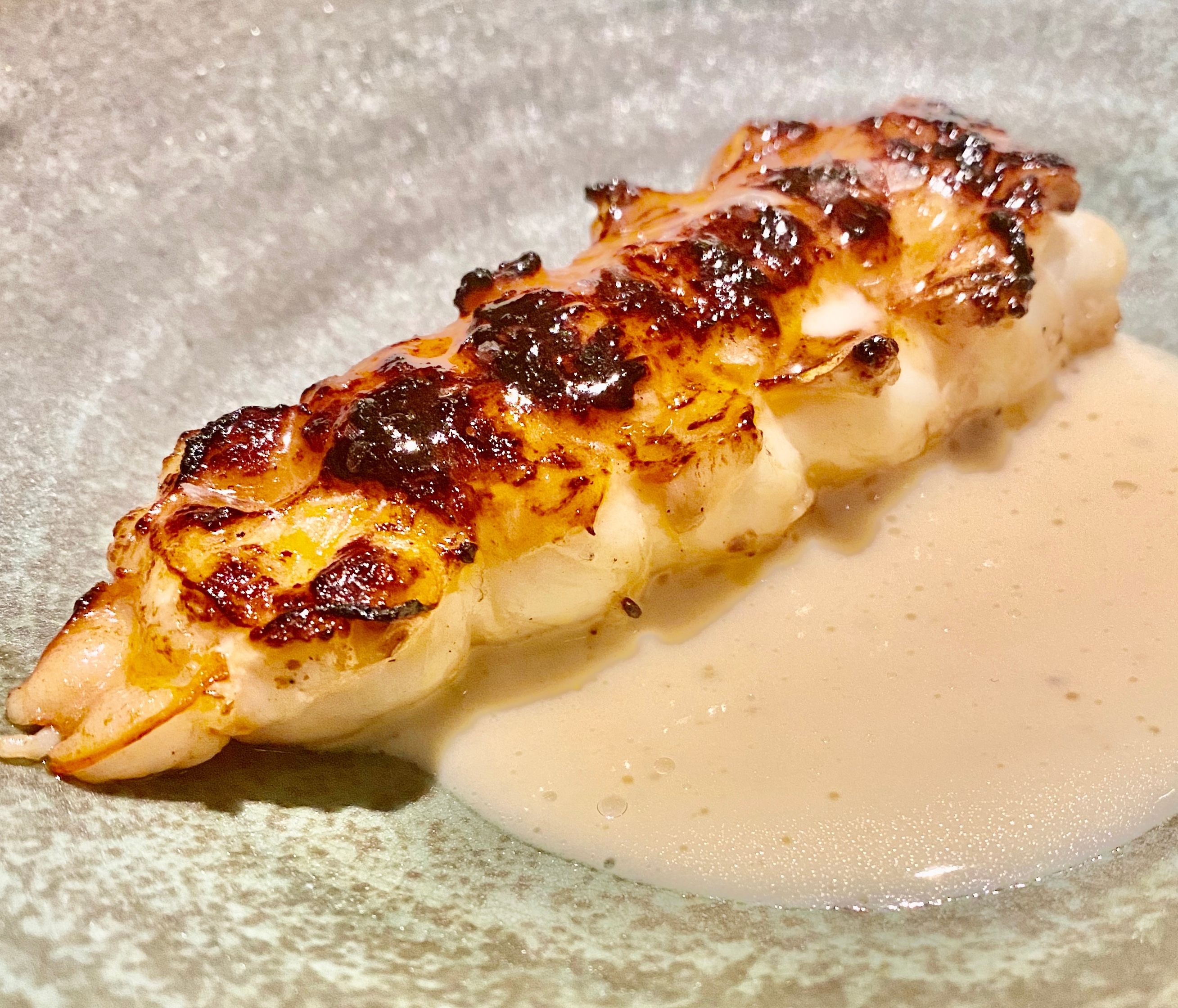 Saftig krepsehale penslet med solbærstilker. 