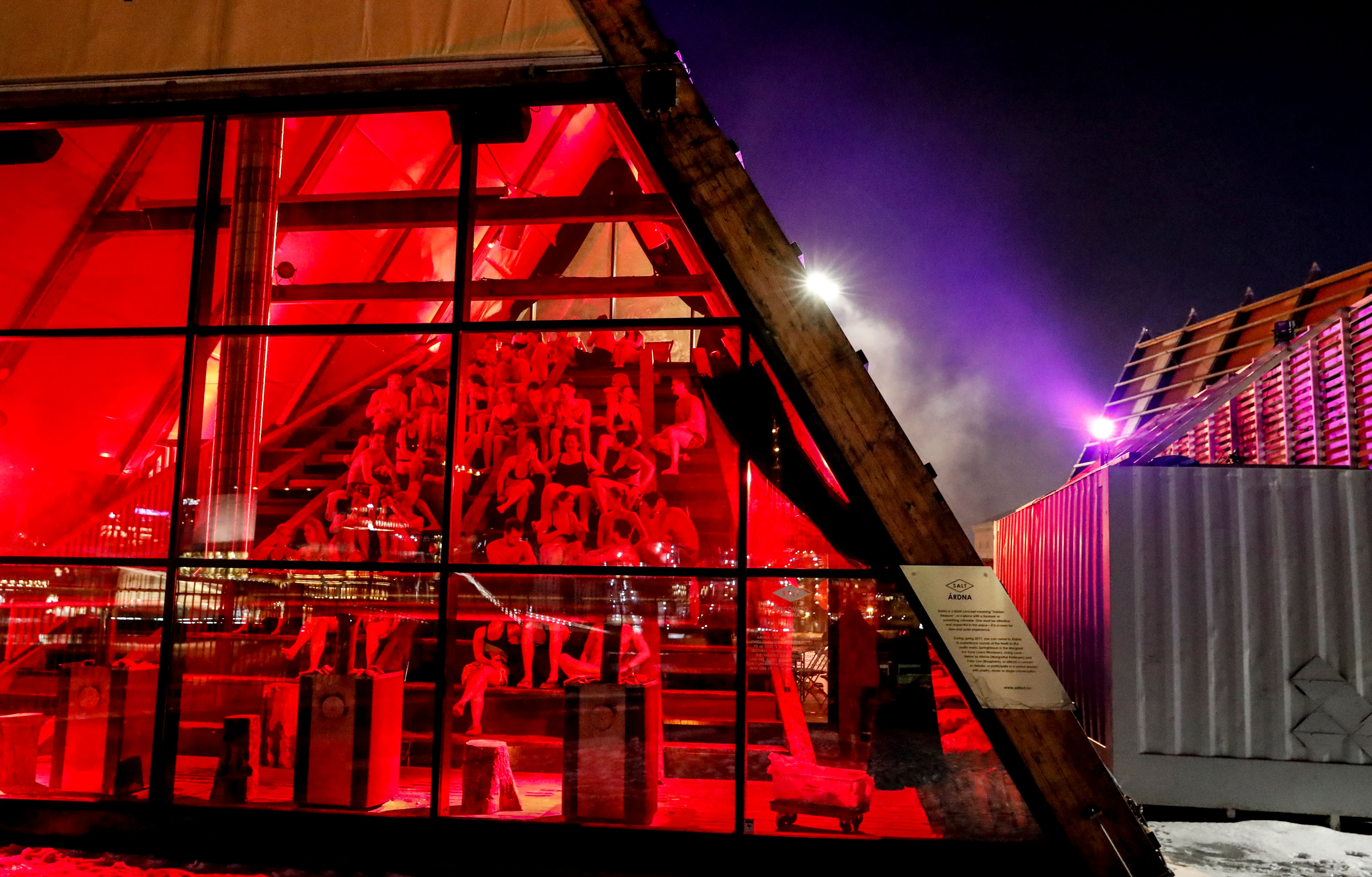 På Salt kan du velge å sitte i fellesbadstu eller leie en privat til vennegjengen. 