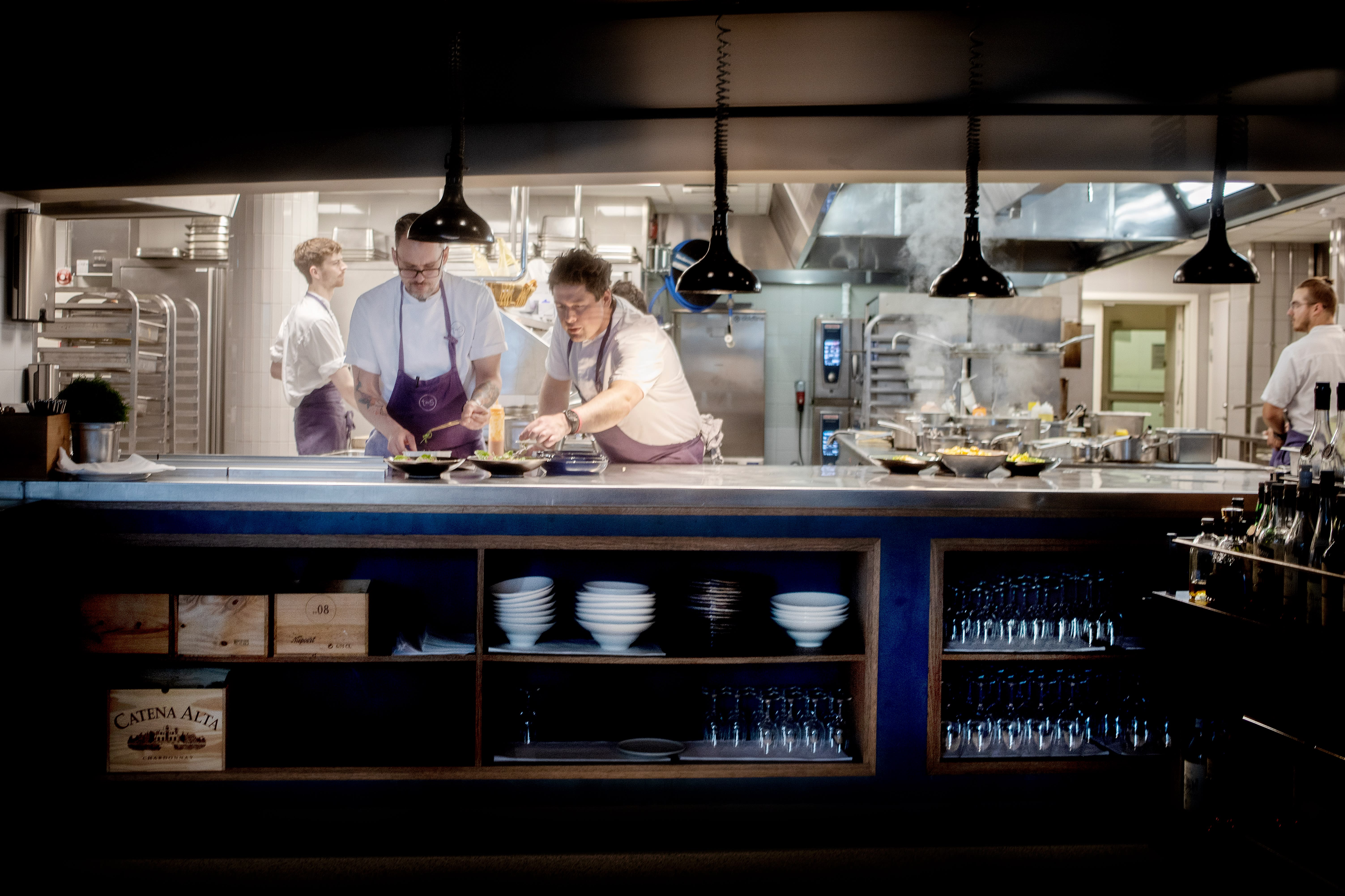 Kjøkkenet gjør en god jobb denne kvelden. 