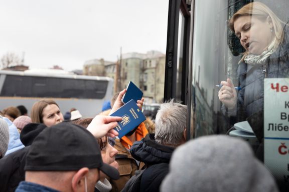 Ukrainere flykter fra Kyiv. De har ett mål: Å komme seg så langt vekk som mulig.
