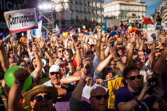 Tusener av spanjoler protesterer mot Rajoy