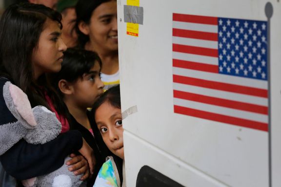 Dommer blokkerer omstridt beslutning om migrantbarn i USA