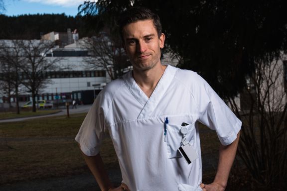 Han har doktorgrad i hjertekirurgi og flere års erfaring. Det er ikke nok for norske helsemyndigheter.