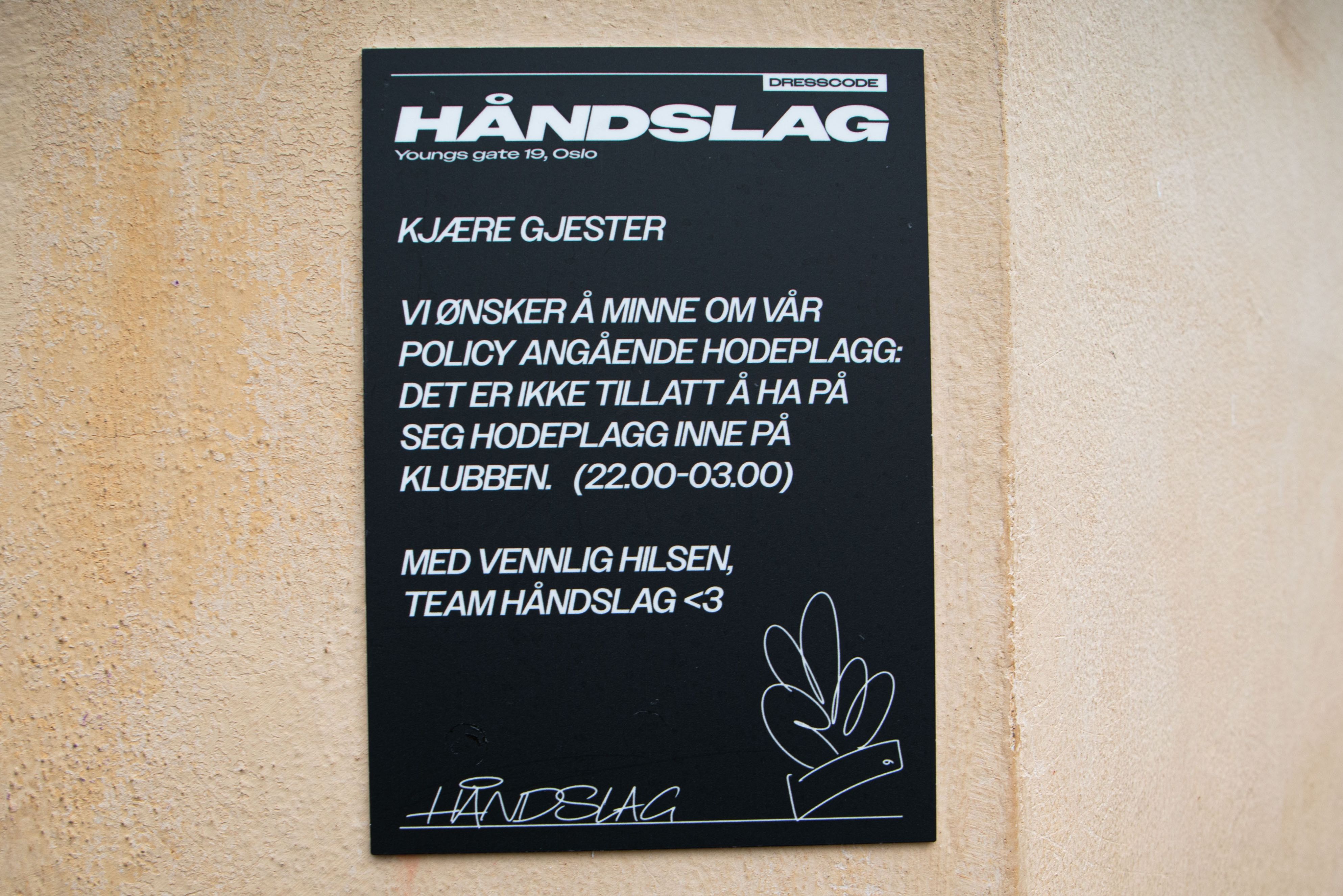 Utesteder sier nei til hodeplagg, hettegensere og joggebukser