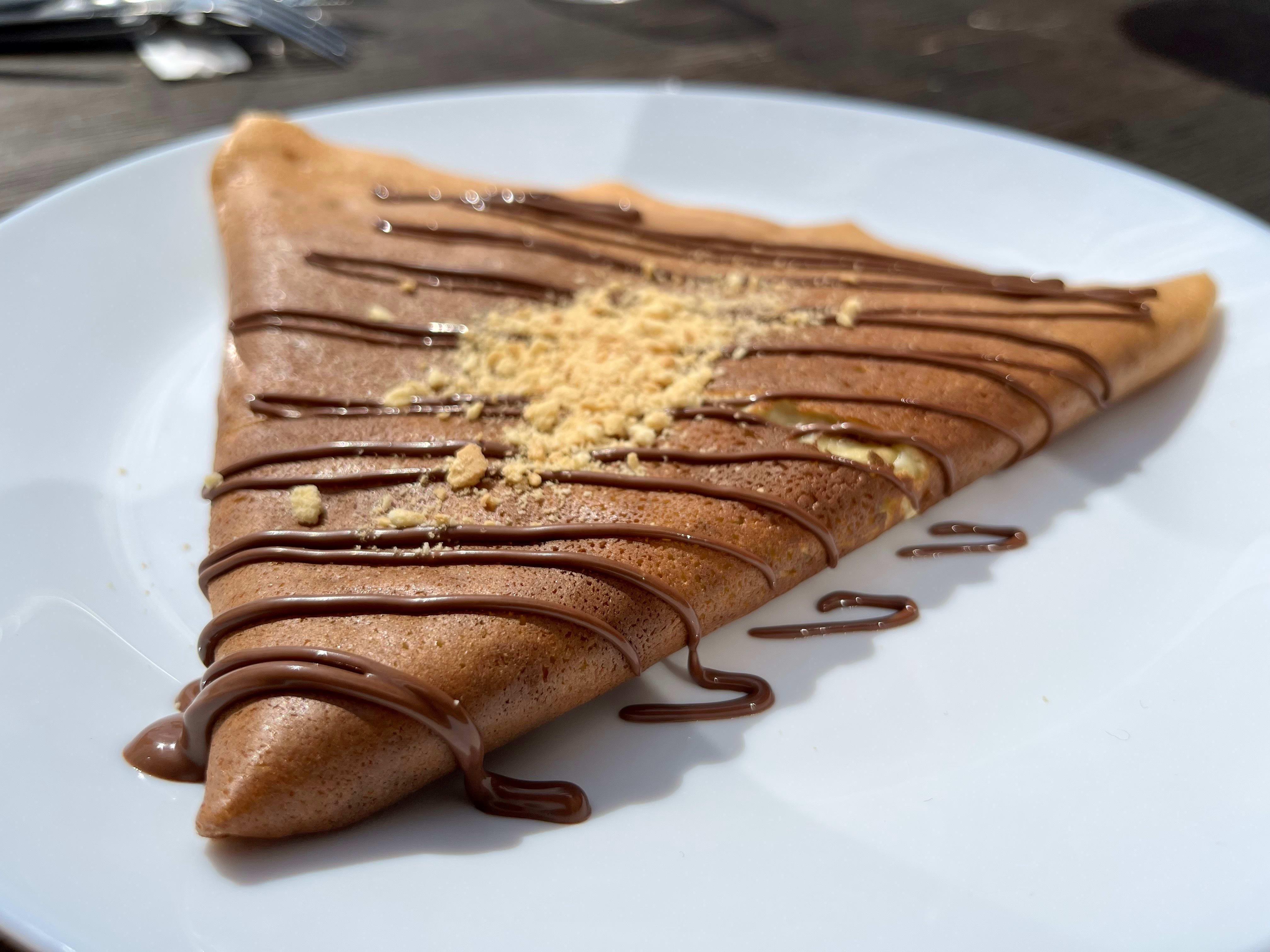 Crepe med nutella og kjeks.