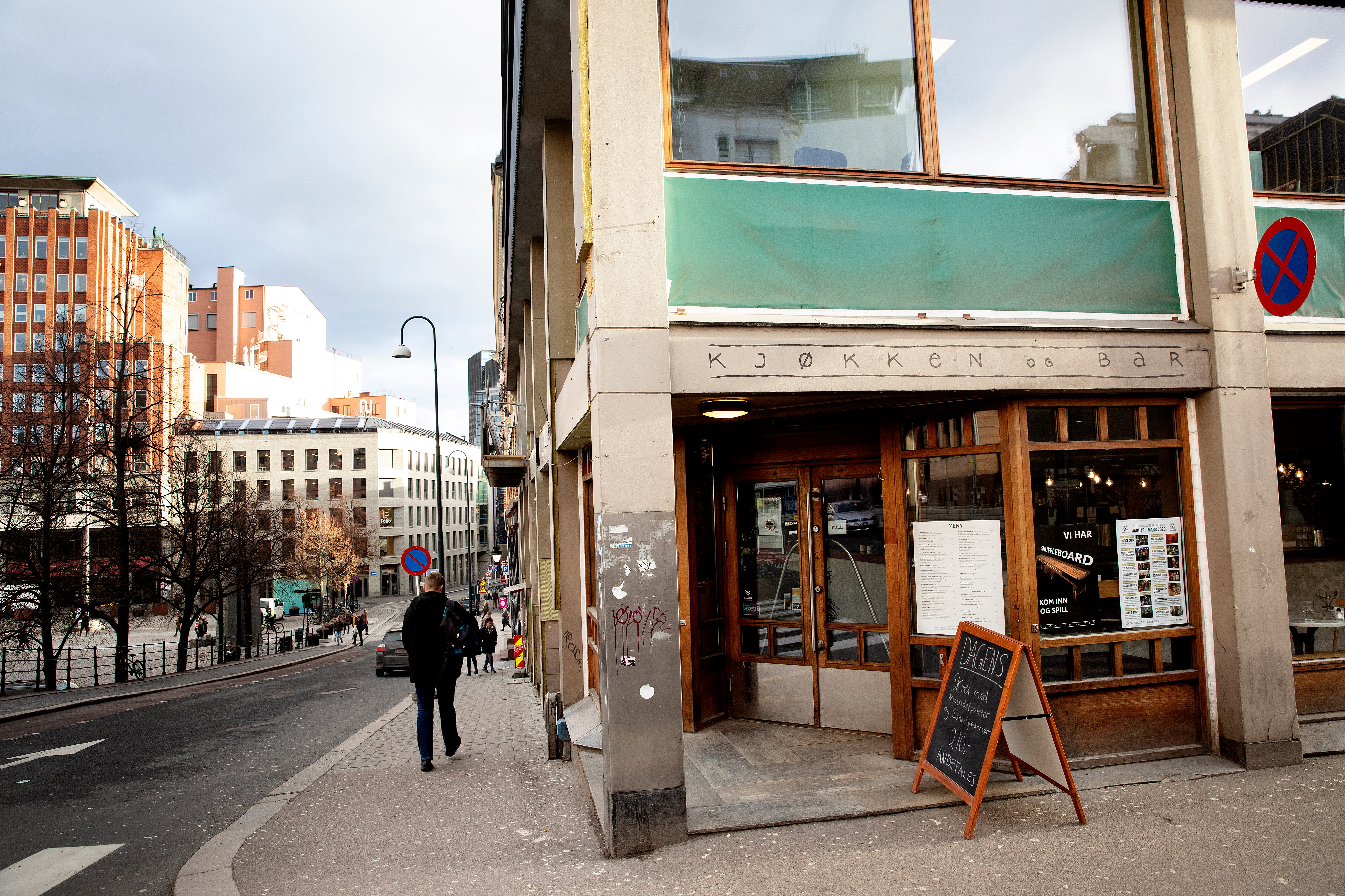 Kjøkken og bar ligger like ved Youngstorget.