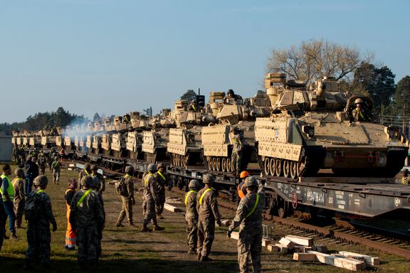 Biden vurderer å gi stormpanservogner til Ukraina – Frankrike vil sende lette stridsvogner