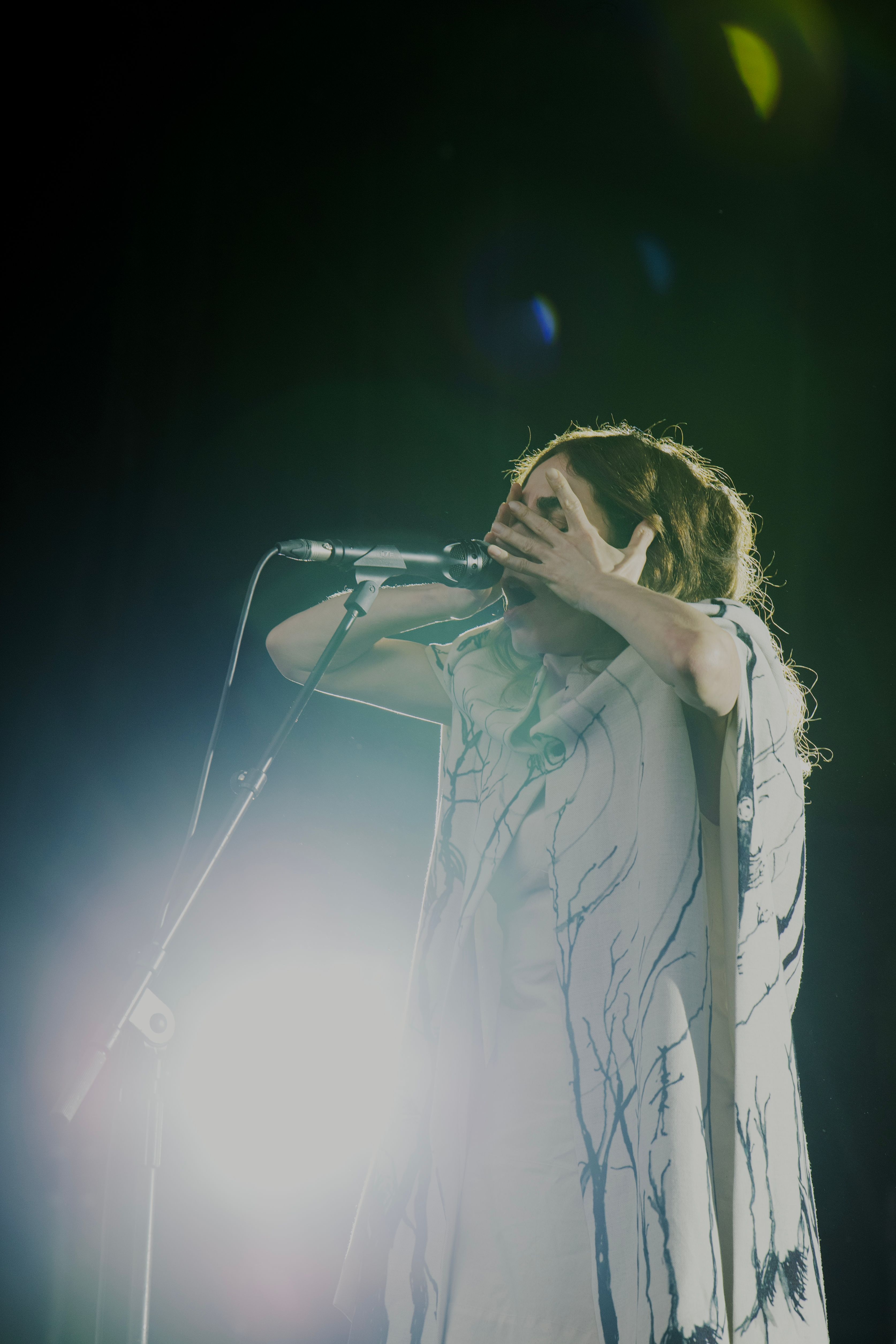 Musikk, dans og drama med PJ Harvey på Øya.