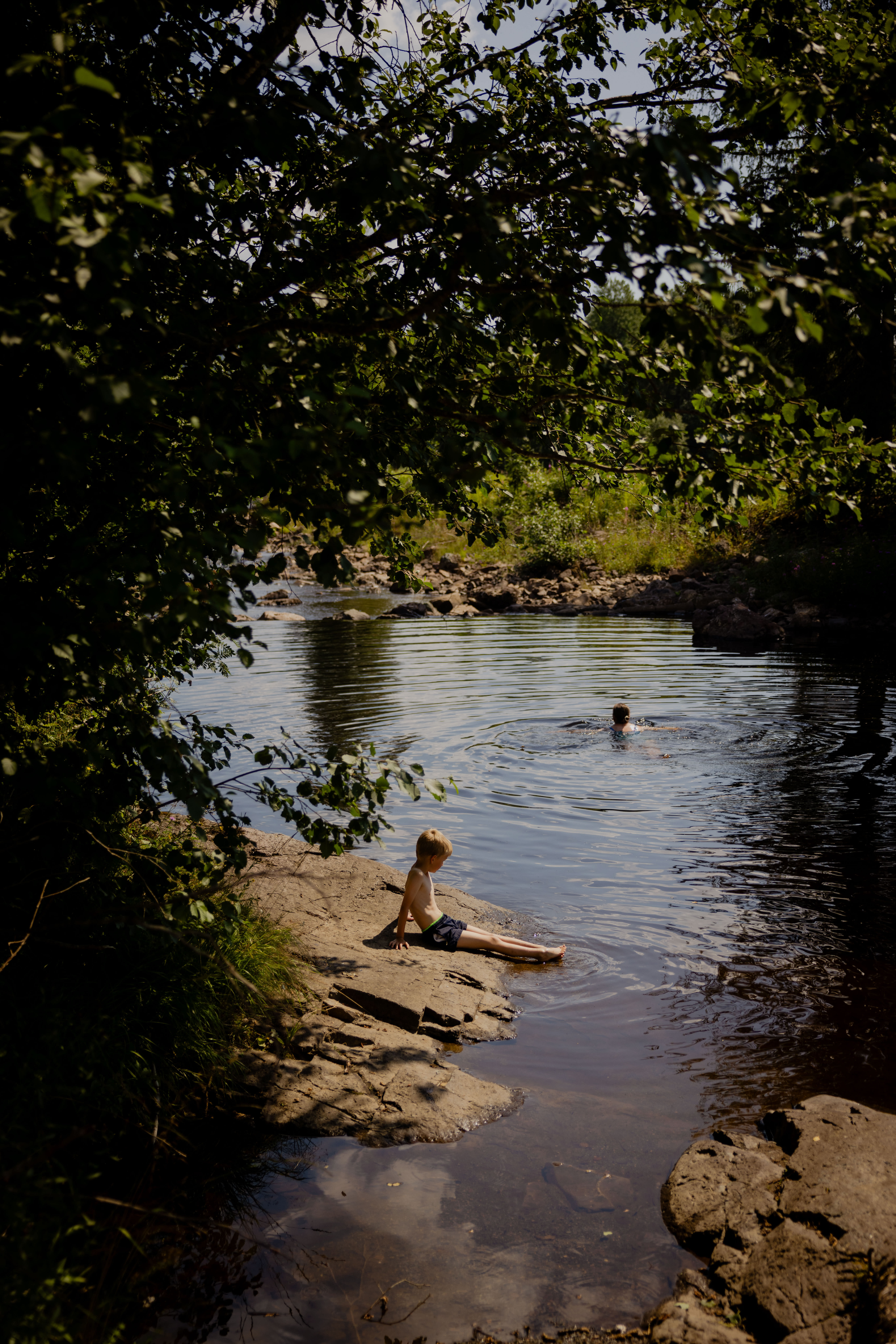 Den lille badeplassen ligger en femminutters sykkeltur fra Sørkedalen landhandel. 