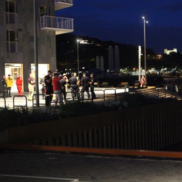 Fortsatt kritisk for ung mann etter badeulykke i Bjørvika