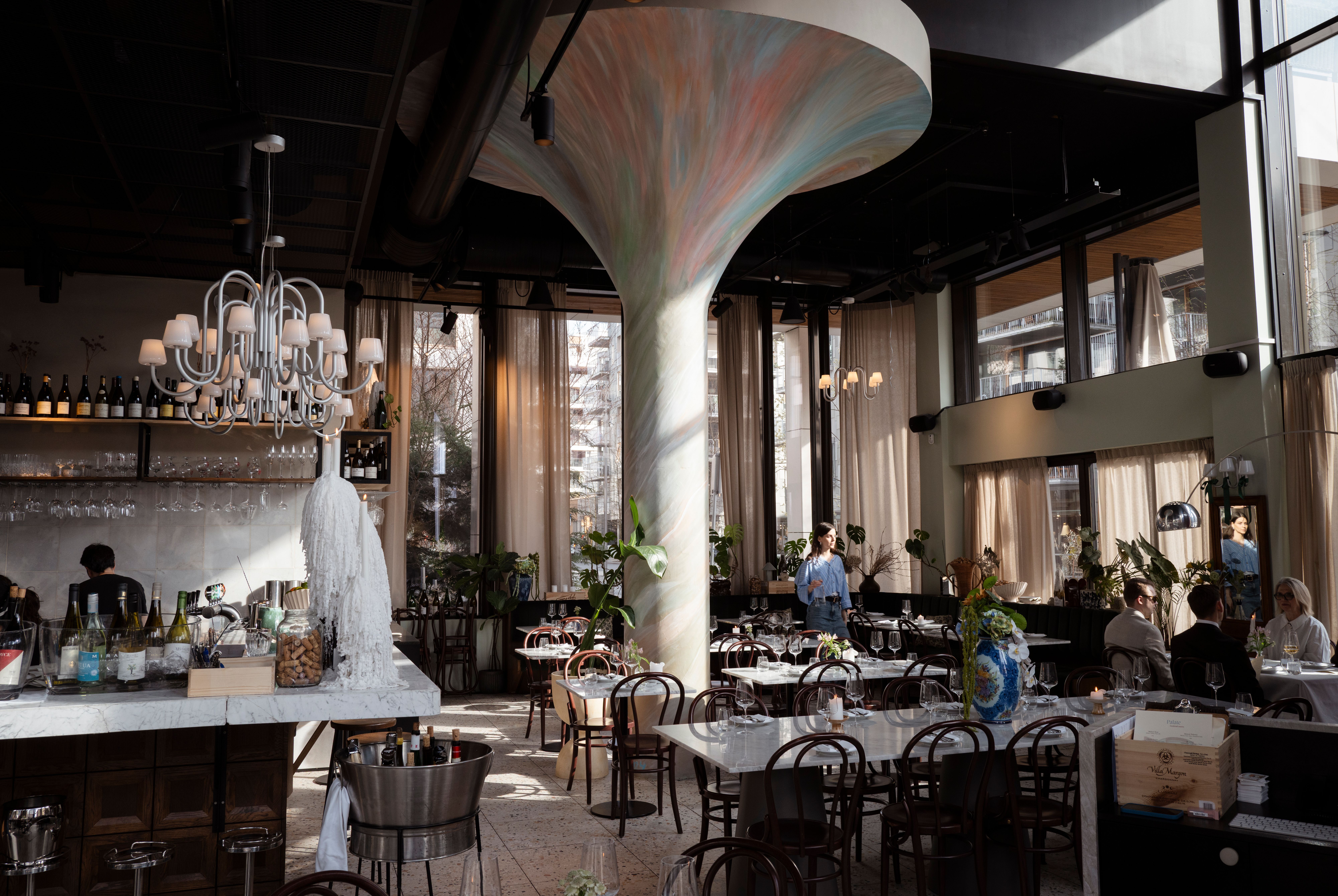 Stor, åpen og meget stemningsfullt spisested.