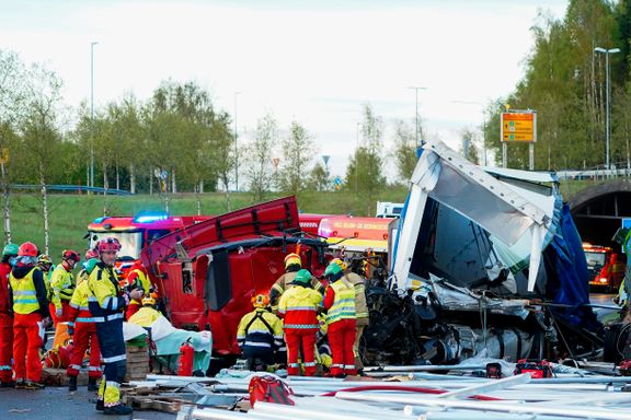 To vogntog kolliderte - en død og en kritisk skadet 